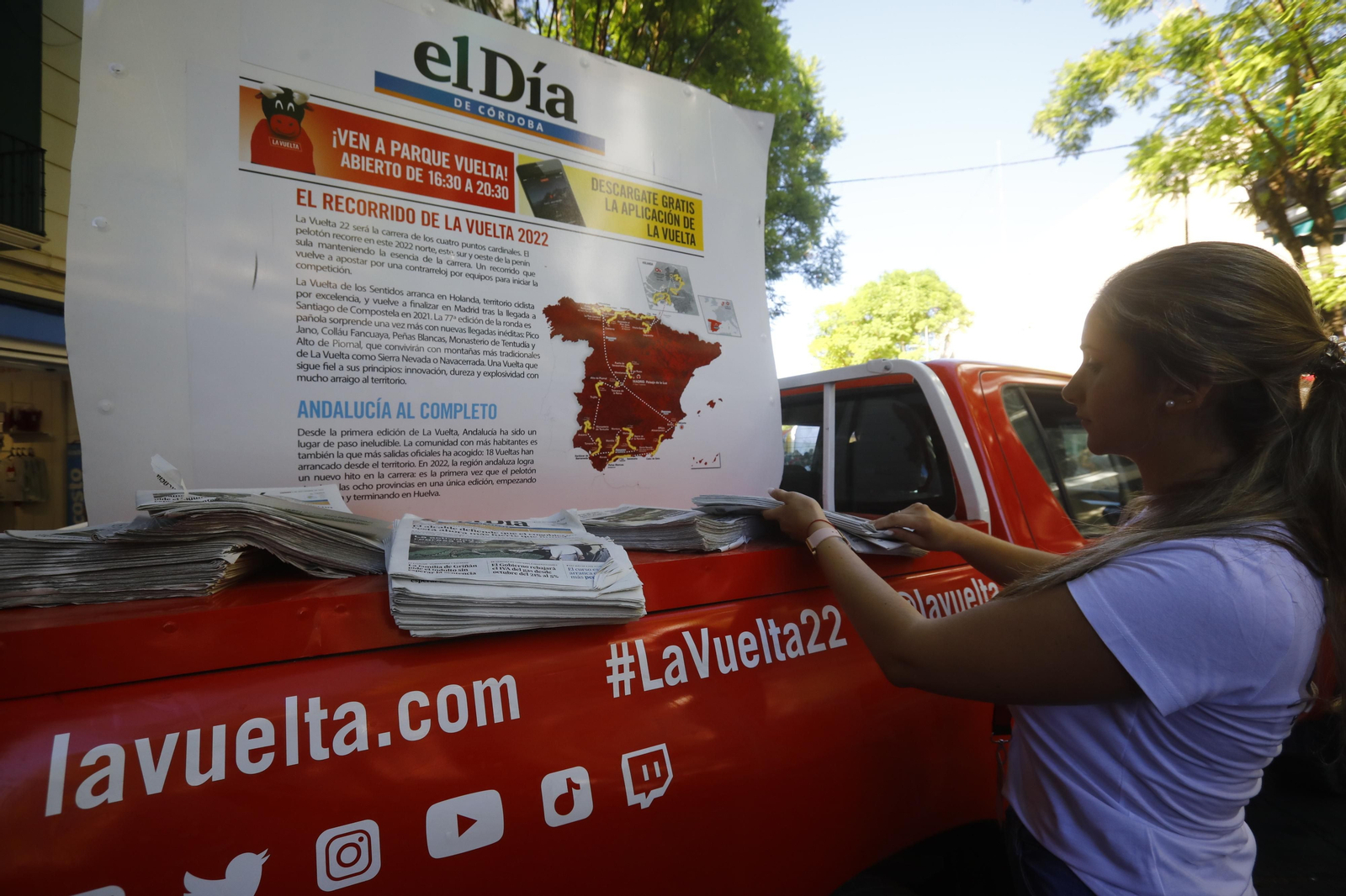 El ambiente en Montilla tras la llegada de La Vuelta, en imágenes