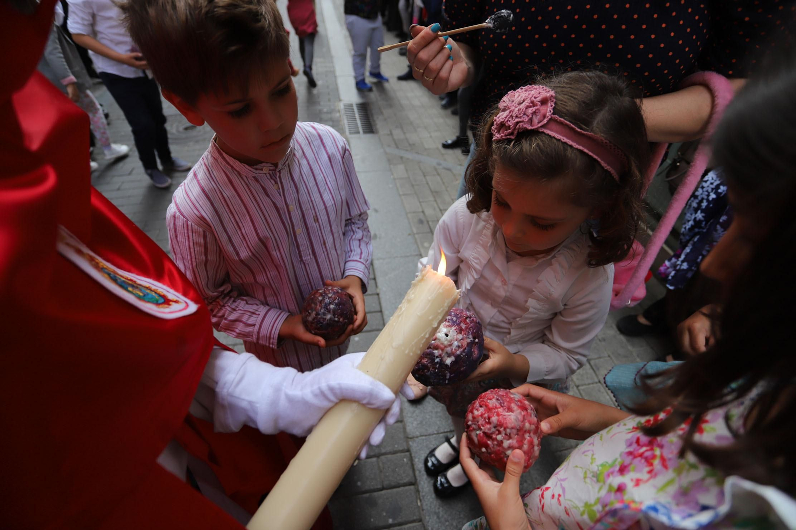 Imágenes del recorrido de la Borriquita  por las calles de Huelva