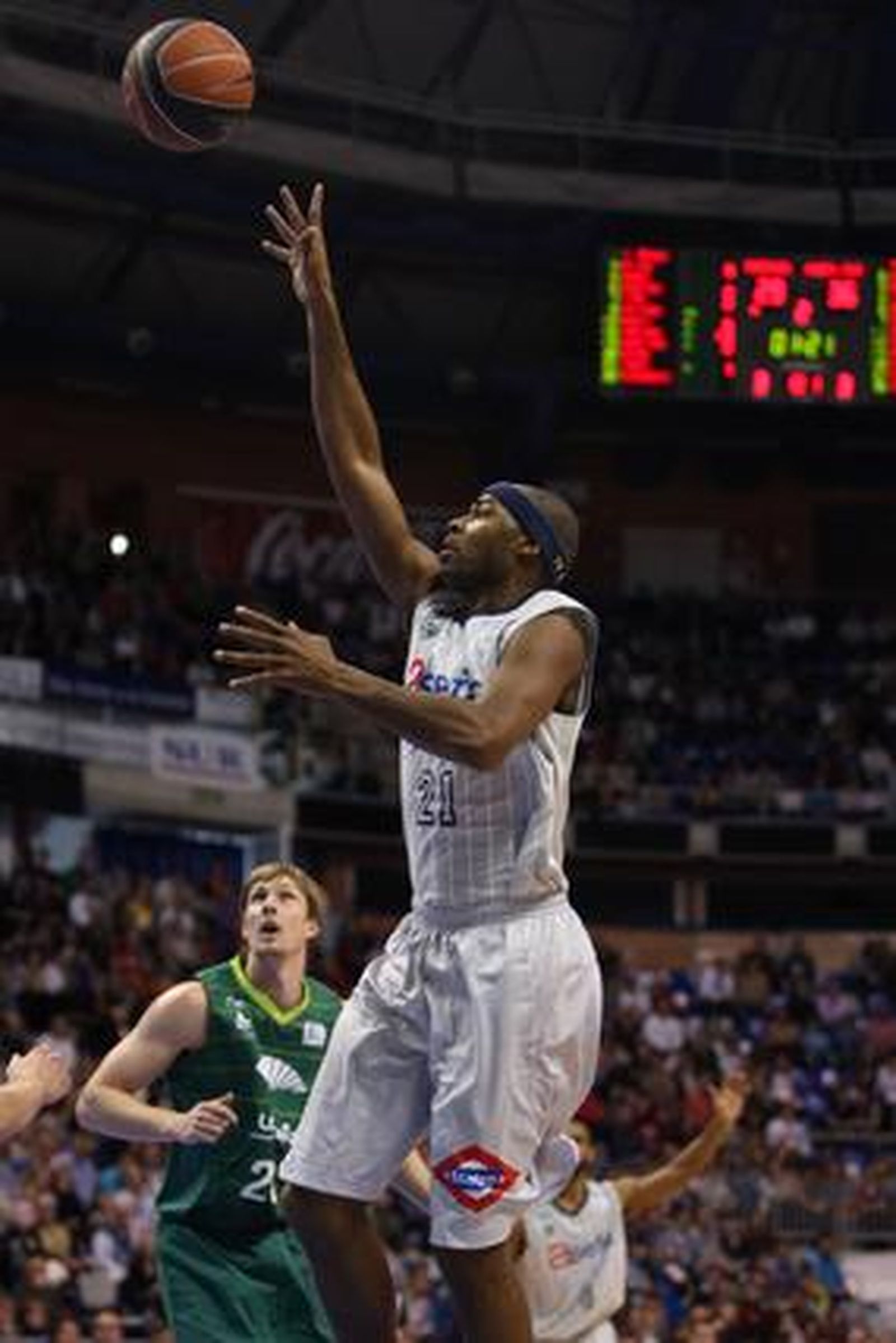 El Estudiantes precipita el desastre en el Martín Carpena (67-74)

Foto: ACB Photo