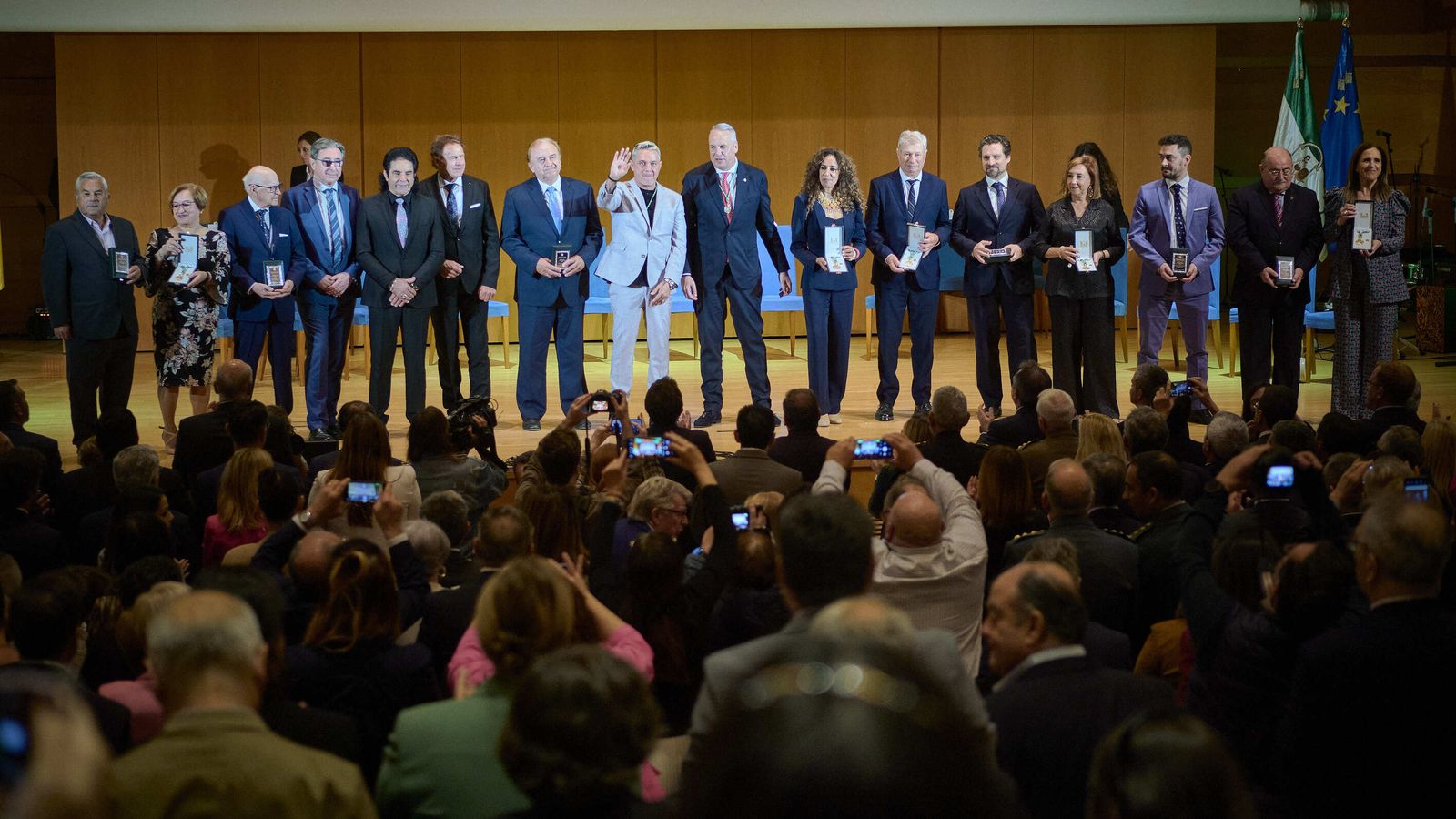 José Luis Pavón, la Coral de Tarifa y el restaurante Cuenca,  galardonados con la Medalla de la Provincia