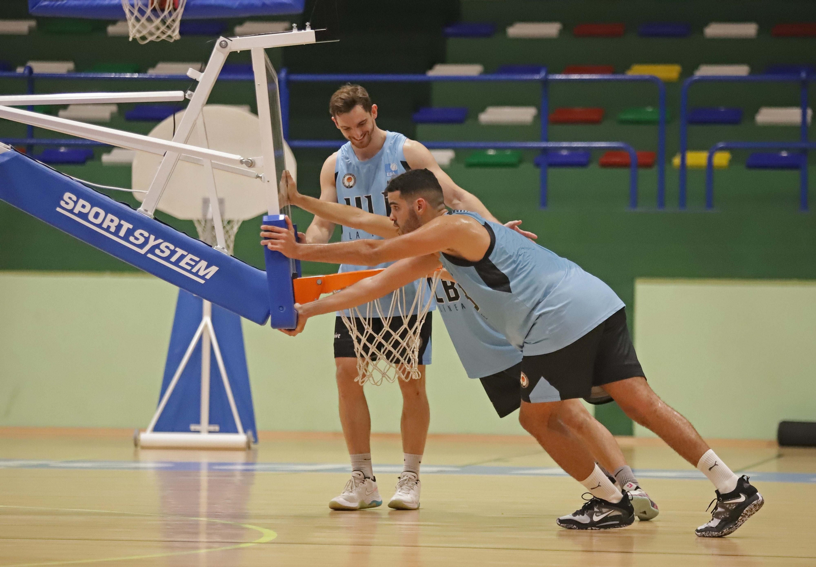 Mohamed El Yettefti y Leandro Furlán, durante un entrenamiento de la ULB