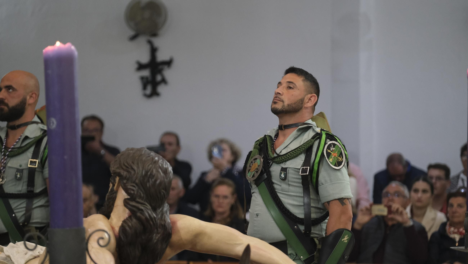 La Legión custodia el Cristo de la Buena Muerte en la Semana Santa de El Parador 2025