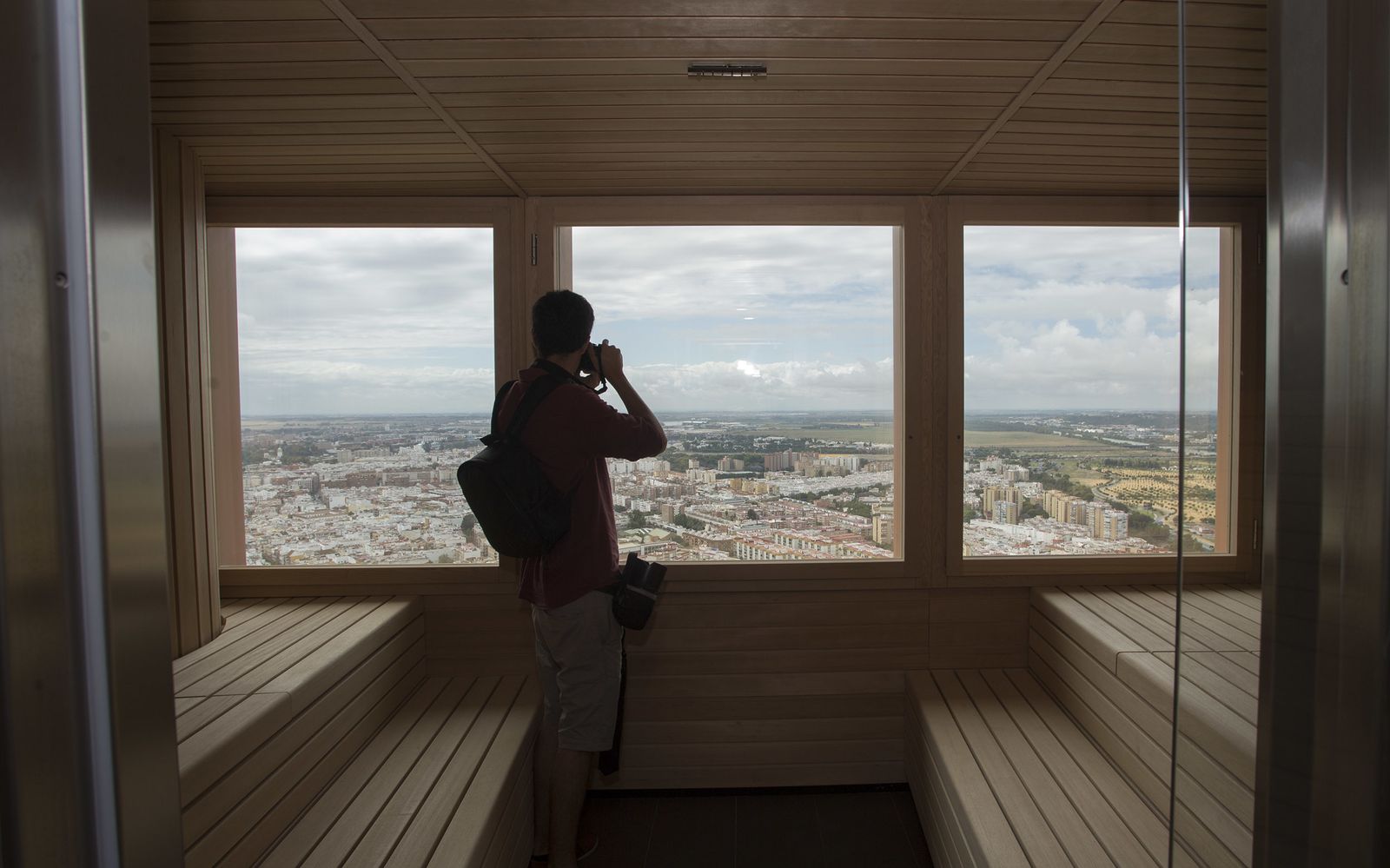 La visita a la planta con spa de la Torre Sevilla, en imágenes