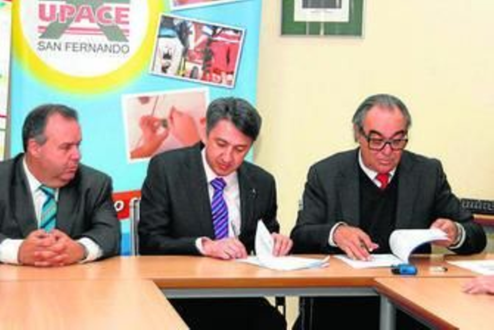 Firma del acuerdo entre Upace y la ONCE.