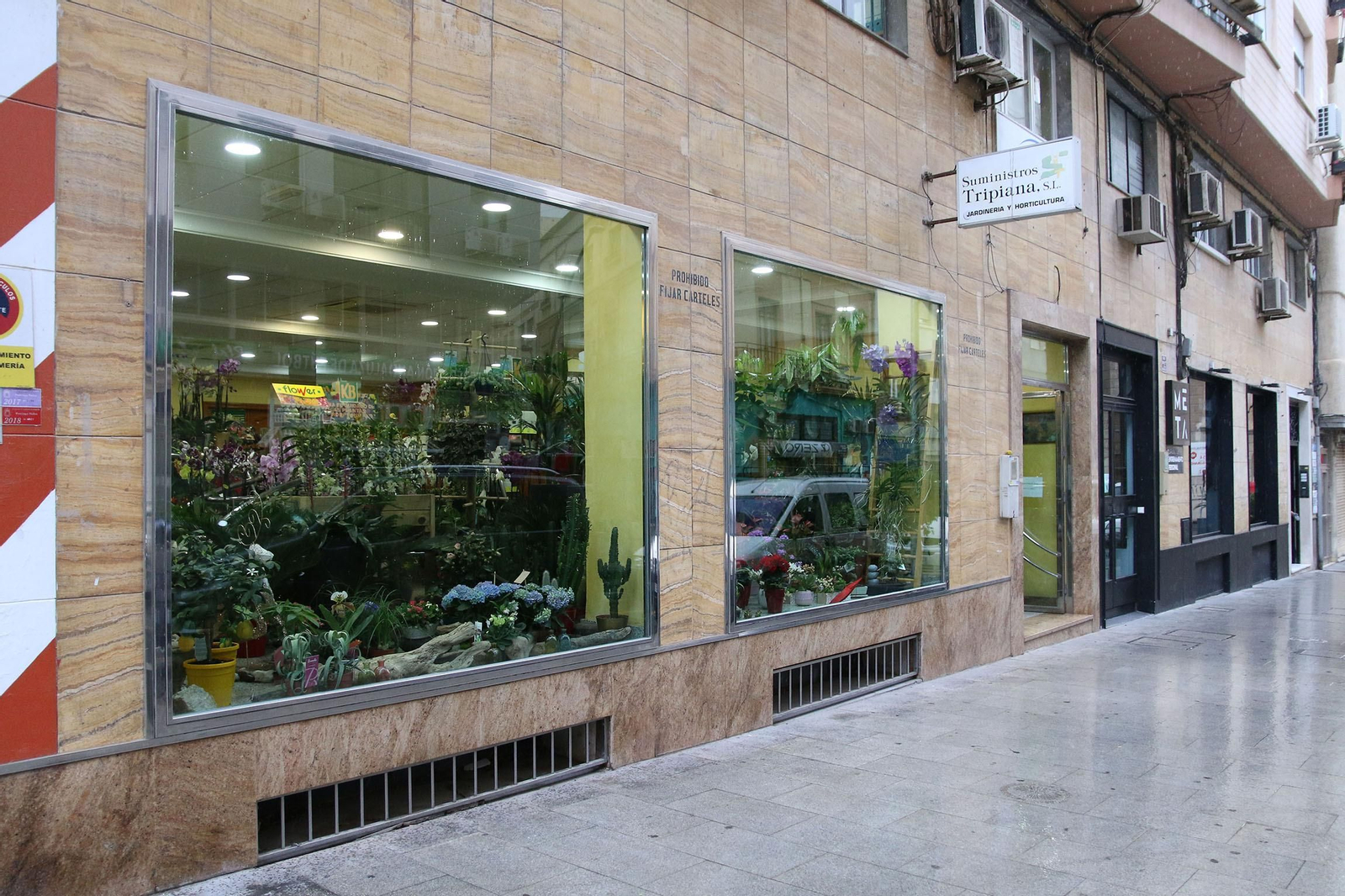 Instalaciones de venta al público en la capital almeriense de Suministros Tripiana.