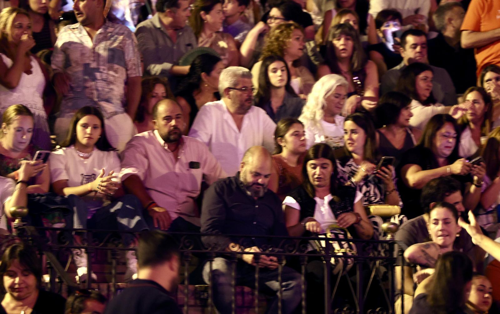 Búscate en el concierto de Hombres G