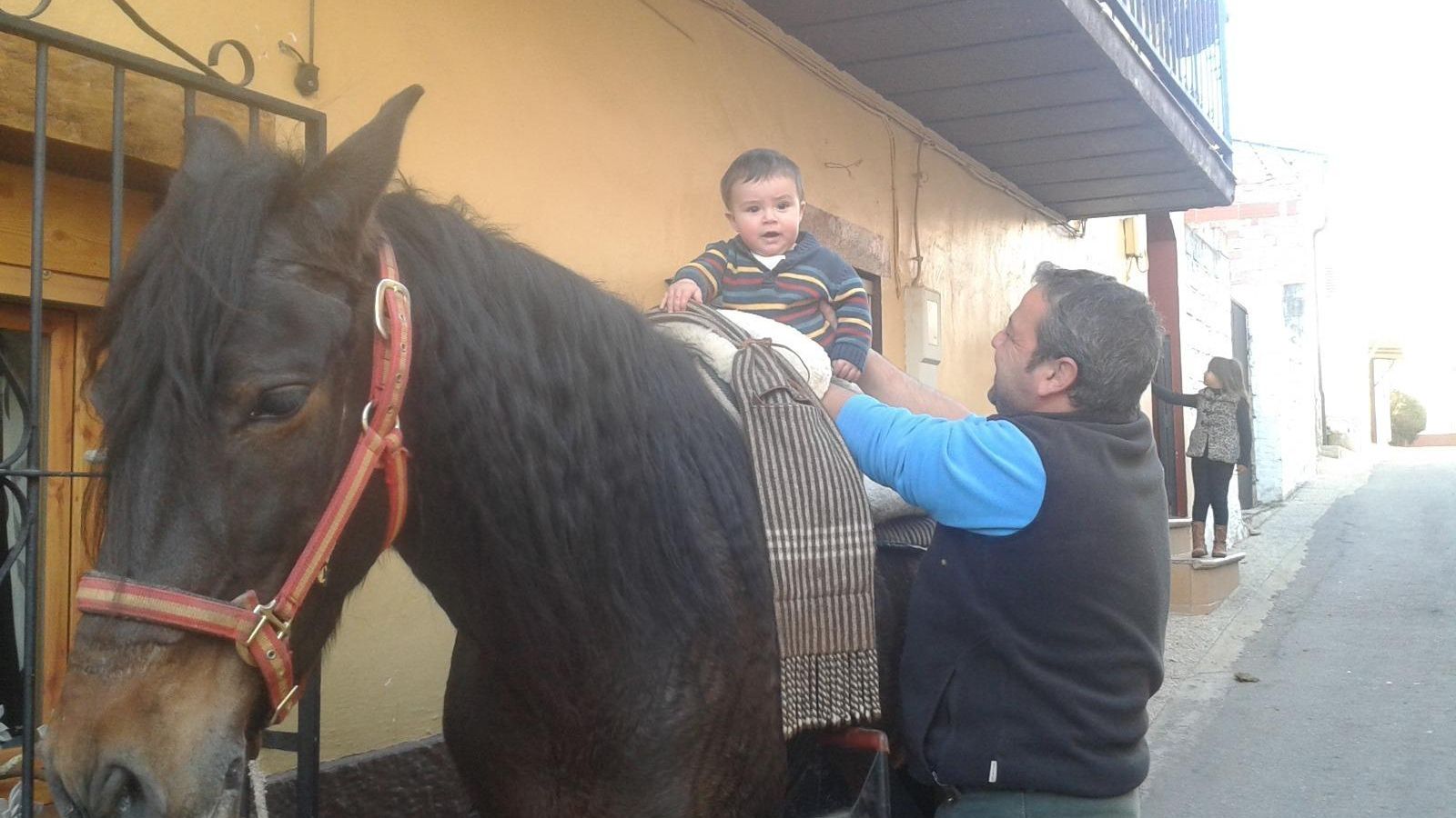 Sergio Rubio junto a su hijo.