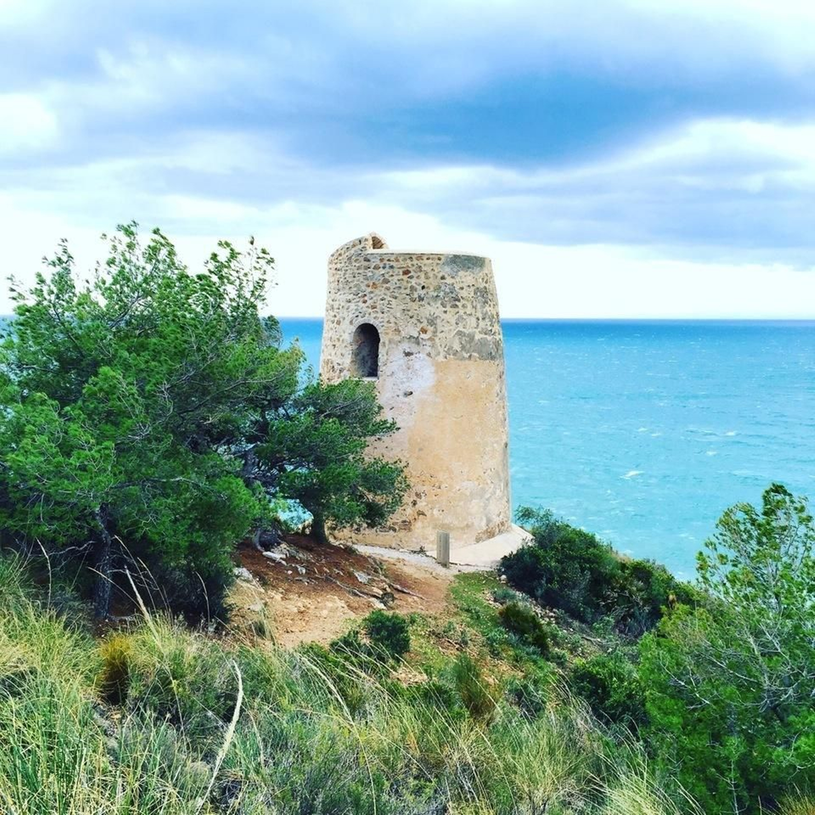 La Torre de la Caleta fue rehabilita en 2008. La Torre de la Caleta fue rehabilita en 2008.