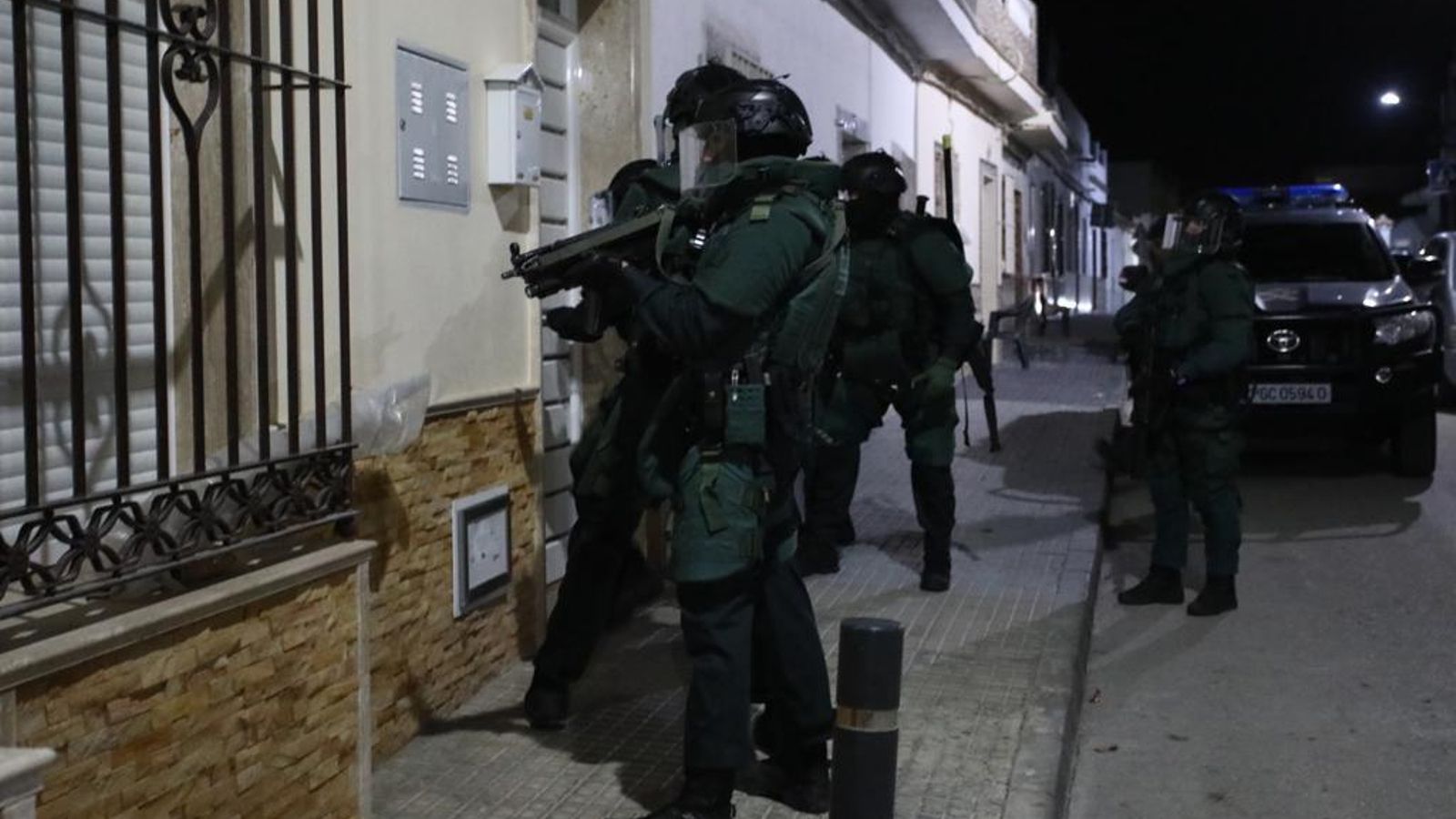 El despliegue contó con un centenar de agentes de la Guardia Civil