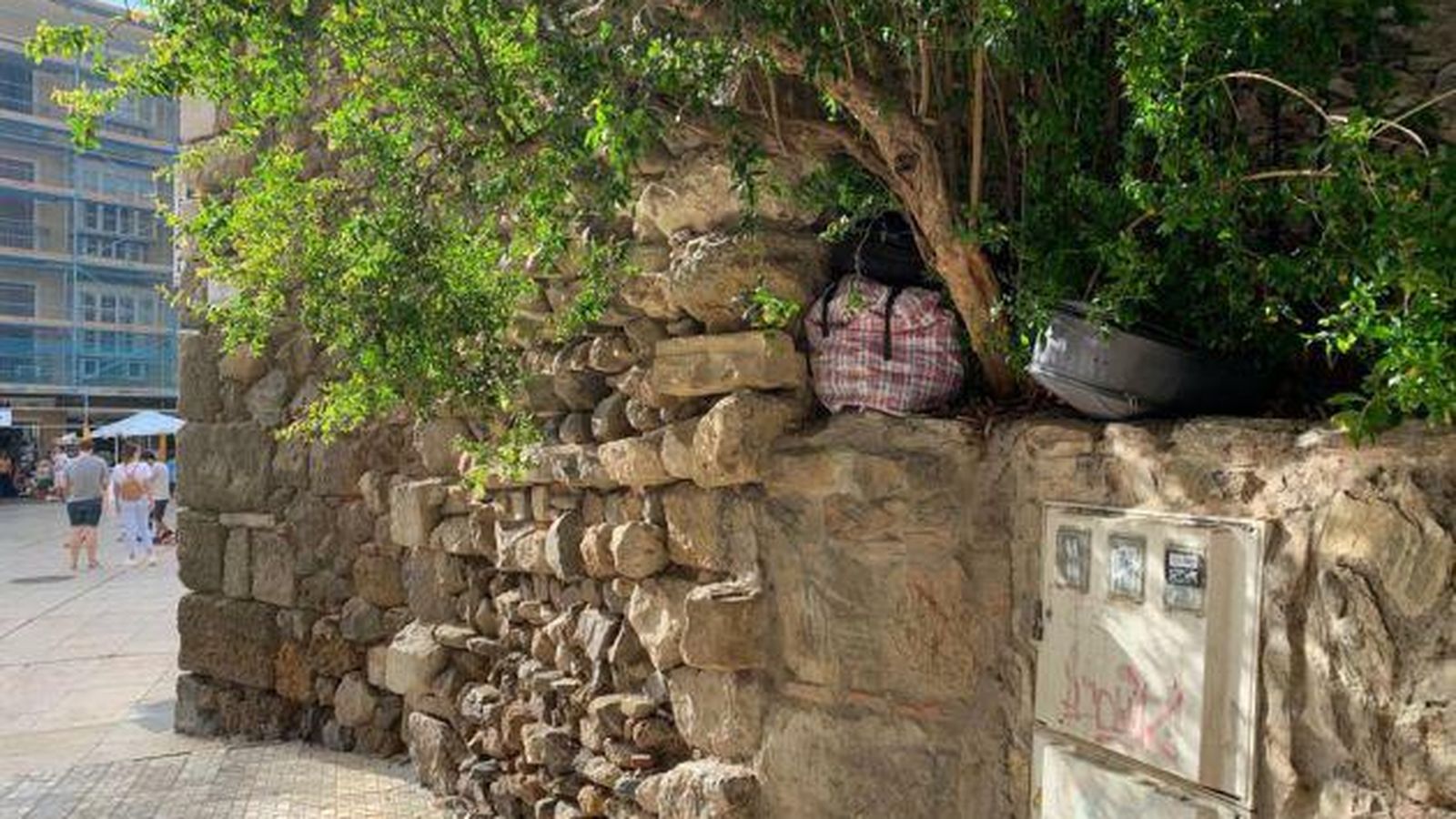 Los muros de la Alcazaba, utilizados para esconder pertenencias.