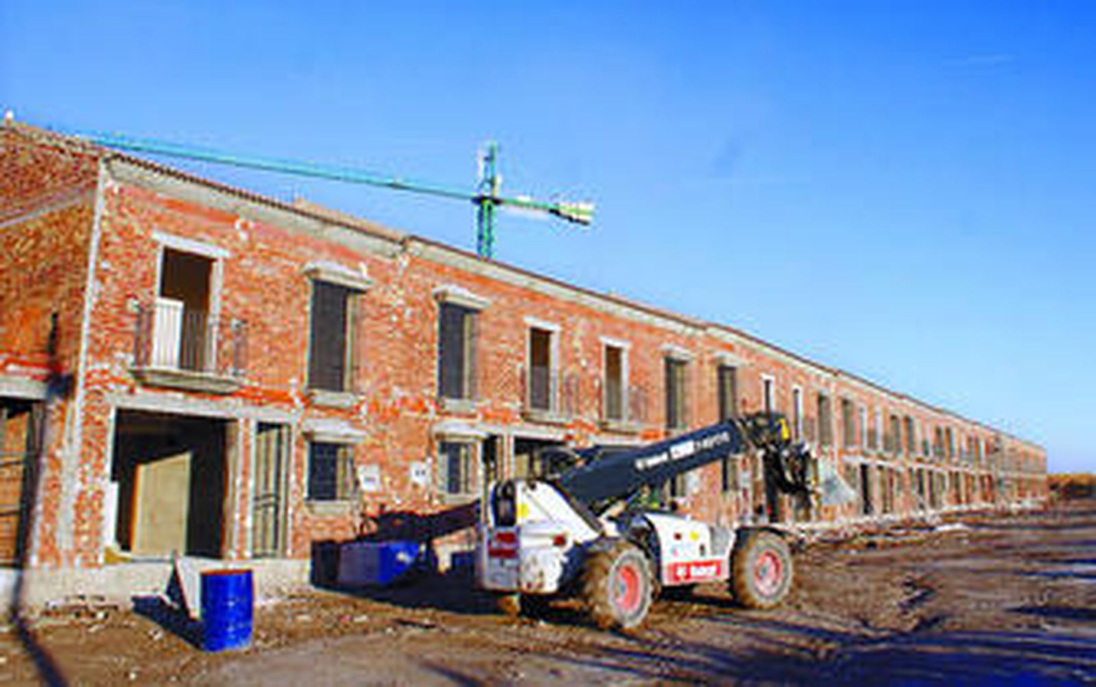 Las viviendas, que están en construcción desde hace un año y son visibles desde la A-92.