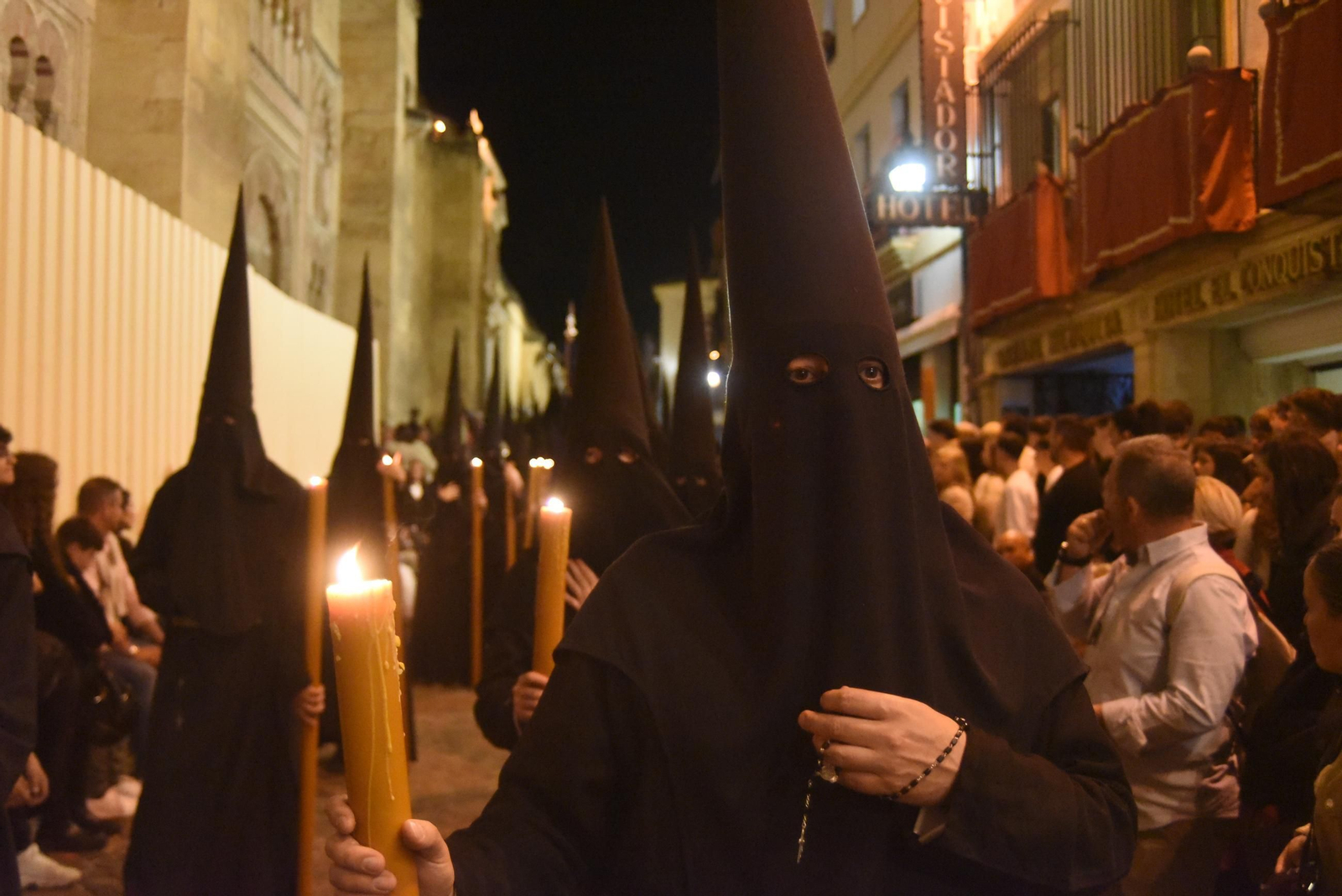 La procesión de la Expiración en este Viernes Santo de Córdoba, en imágenes