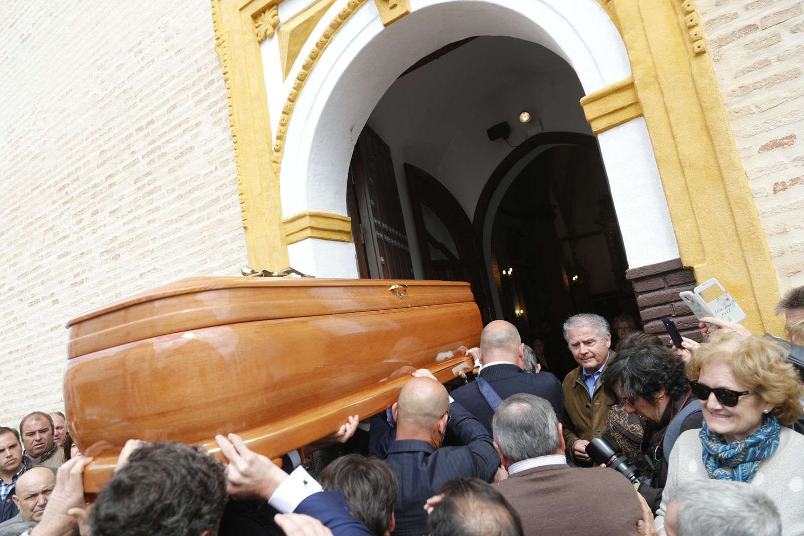 Las imágenes del funeral de Ángel Peralta