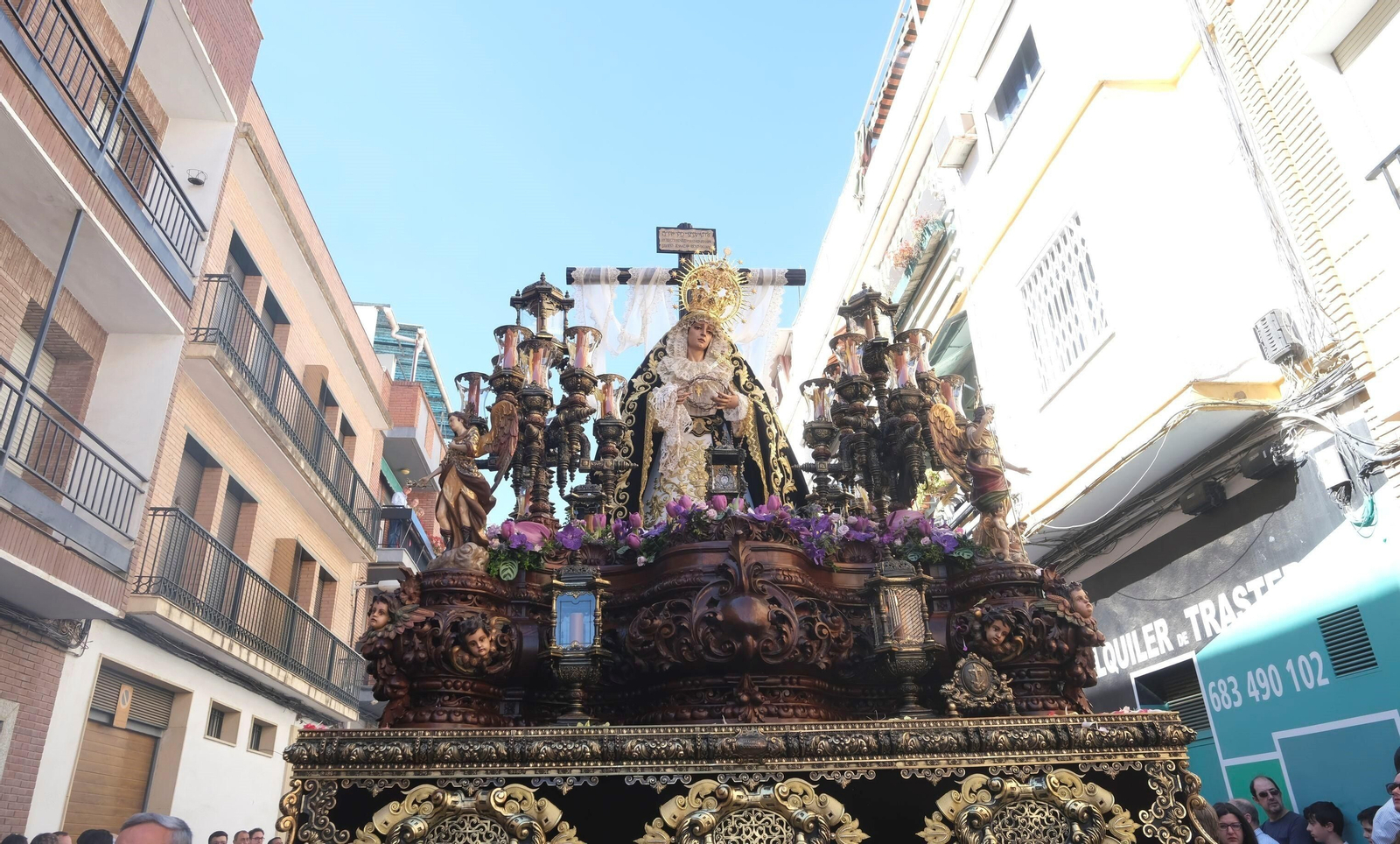 Viernes Santo en Córdoba: la procesión de La Soledad, en imágenes