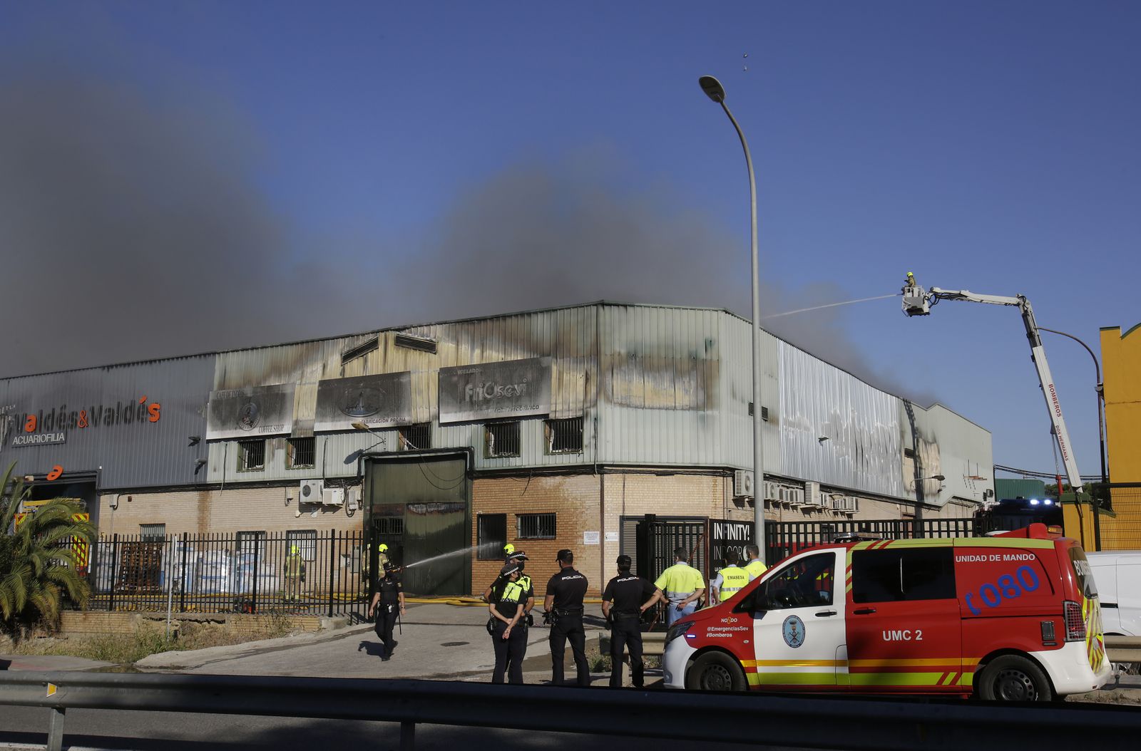 Incendio en el polígono de Fuente del Rey