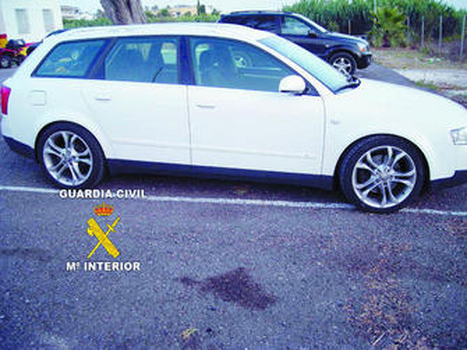 El vehículo en el que se descubre parte de la droga.