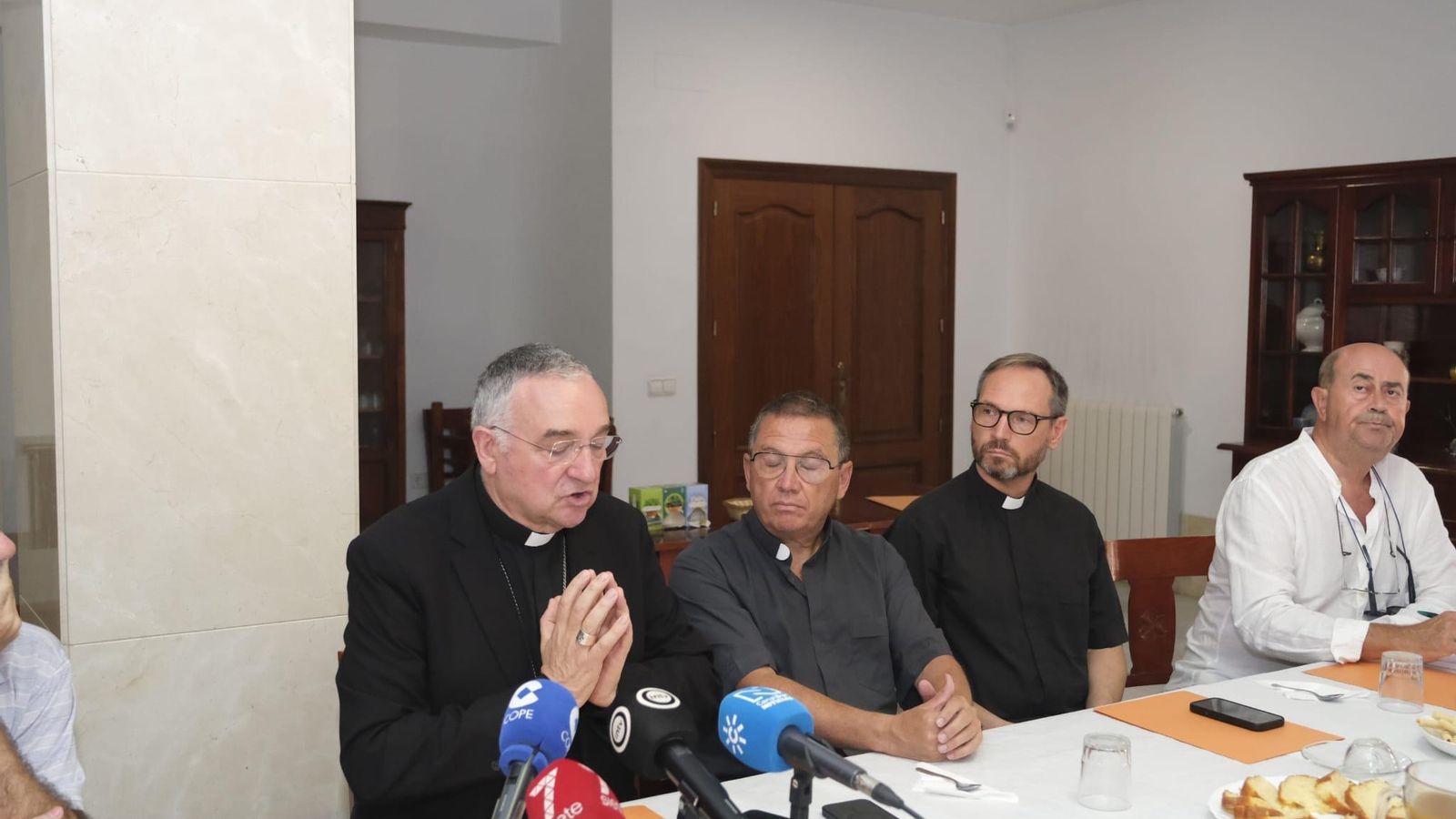 Rueda de prensa del Obispo de Almería en el Seminario de Almería.