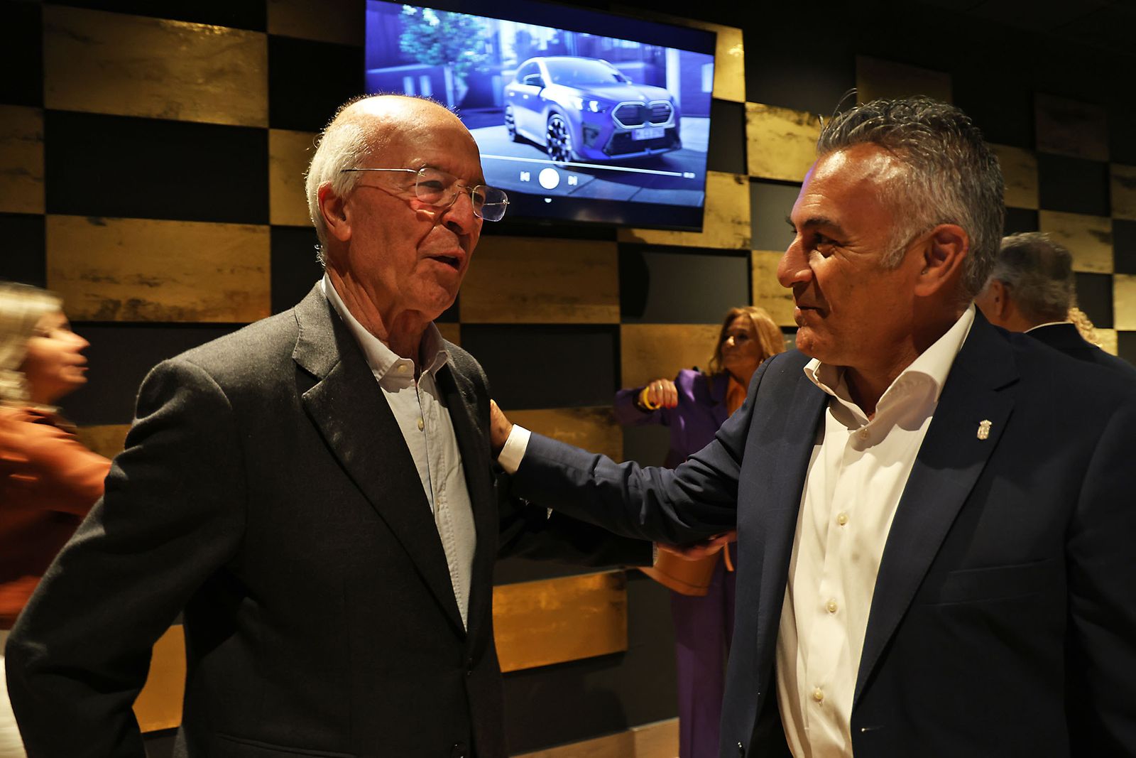 Movitransa presenta los nuevos modelos de BMW IX2 y el X2 en el complejo deportivo Lamiya