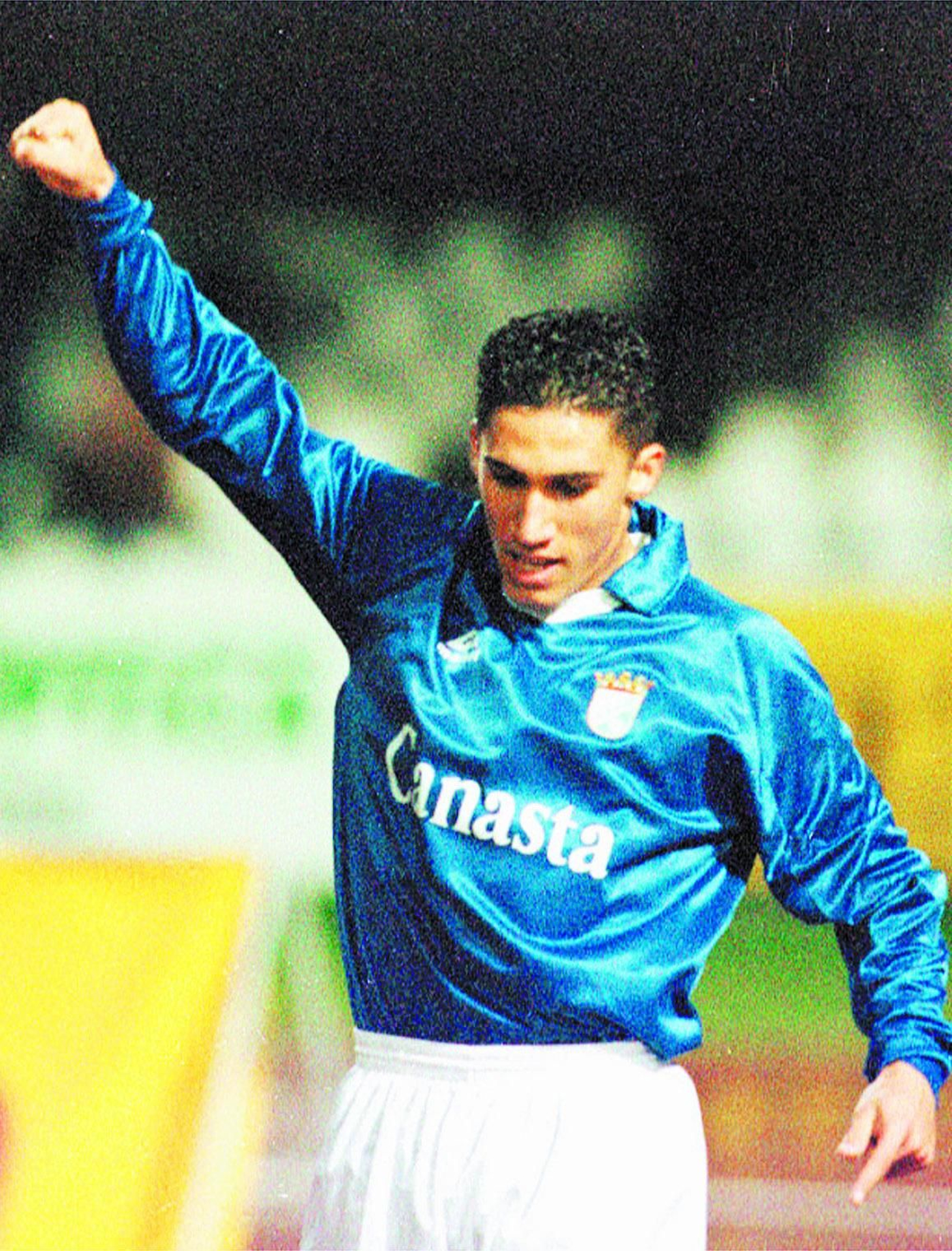 Biri, con 17 años, celebrando su gol al Coria en su debut con el Xerez CD en Chapín. Biri, con 17 años, celebrando su gol al Coria en su debut con el Xerez CD en Chapín.