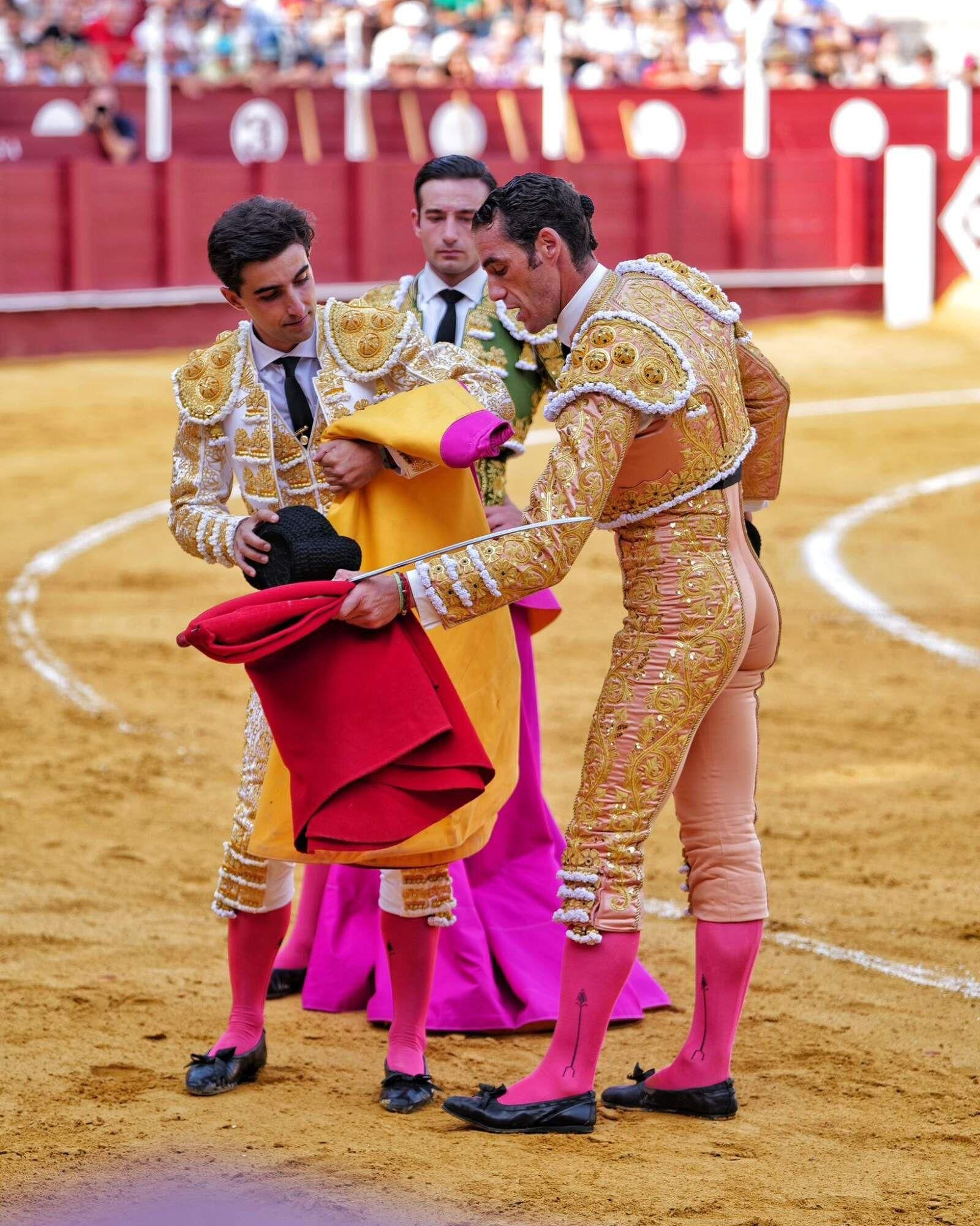 Momento de la alternativa de Pablo Páez.