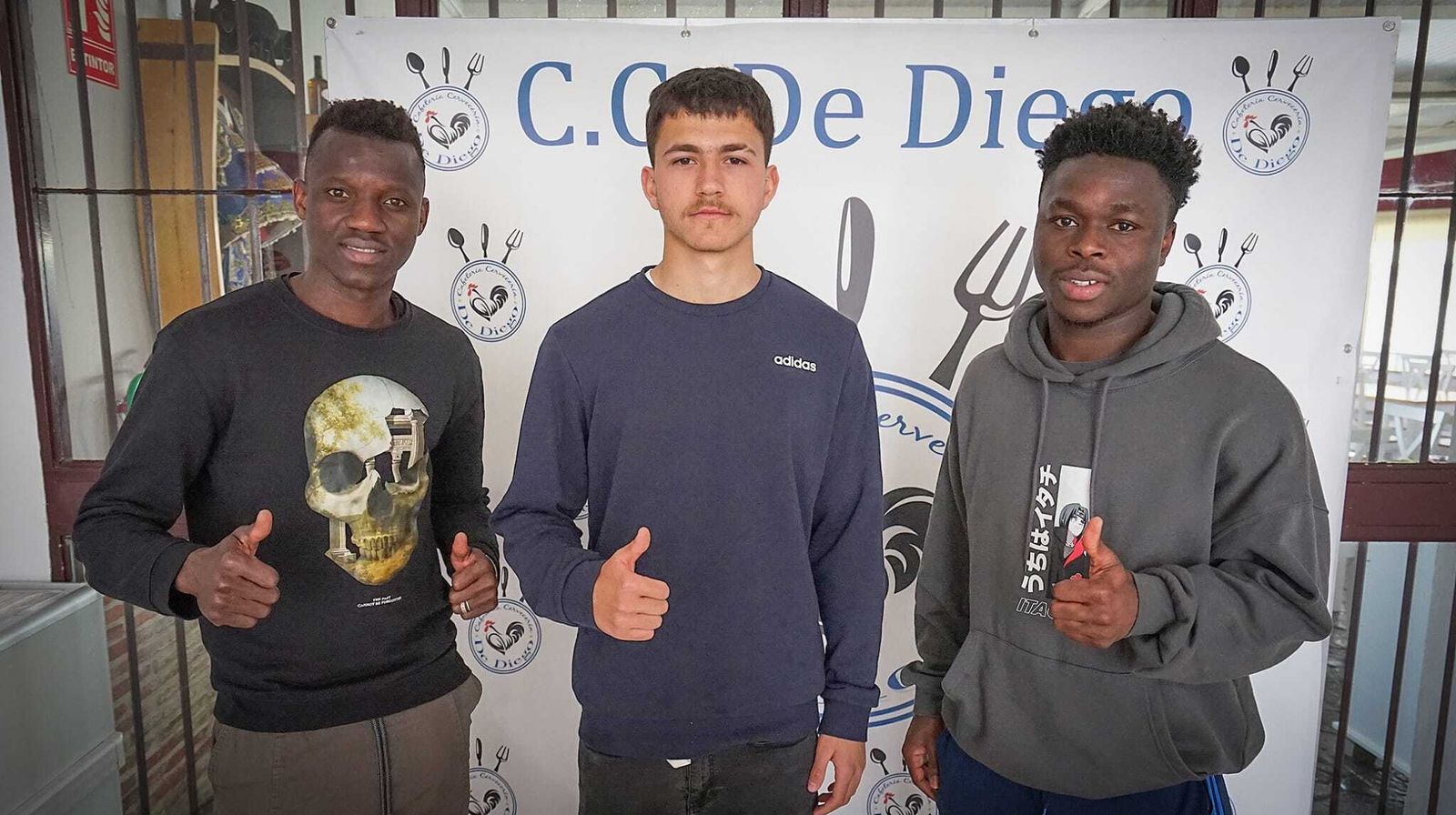 Cissé, Jou Luna y Appiah, durante su presentación.