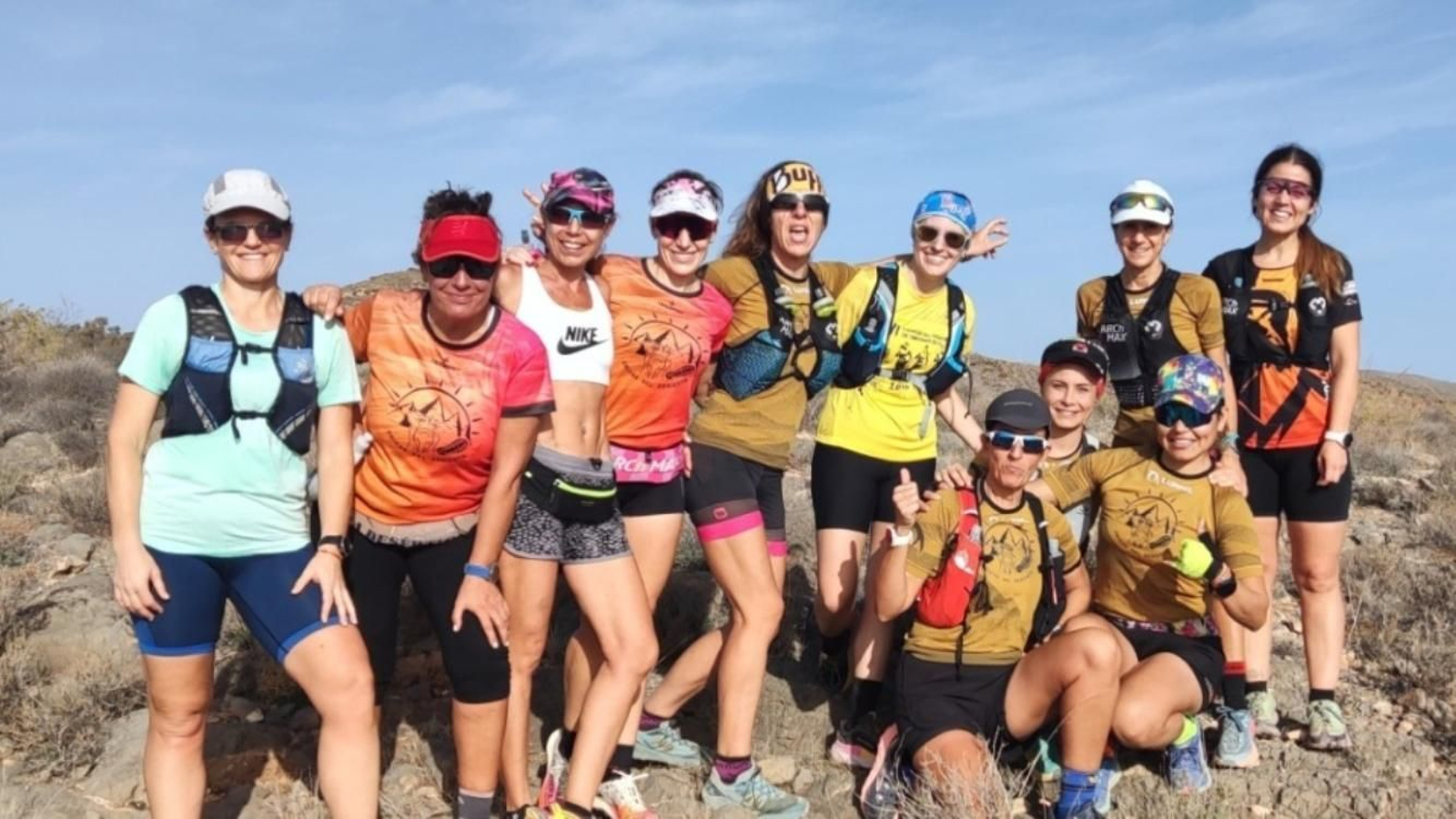 El club de montaña Chicas del Desierto opta al patrocinio de Ellas Son de Aquí.