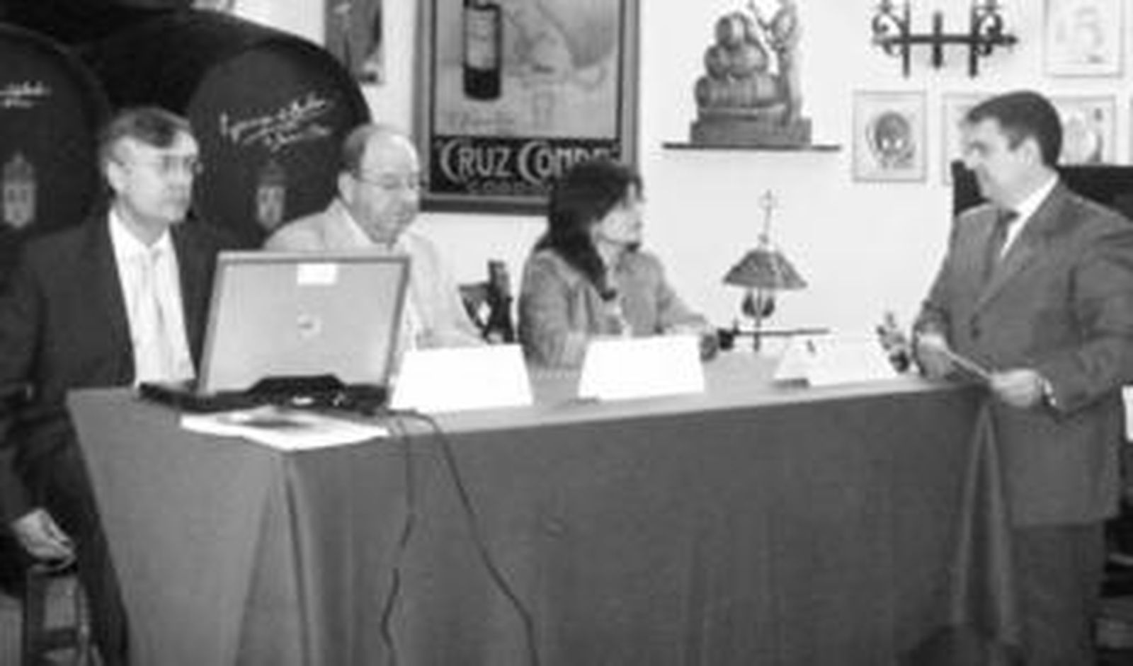 Un momento de las ponencias que se desarrollaron en las bodegas Cruz Conde de Montilla.