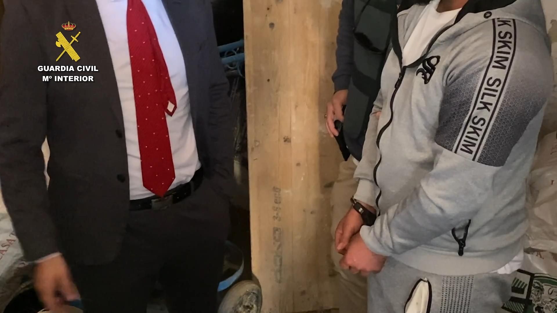 Detenido por matar al novio de su exmujer, esconder el cadáver y luego dejarlo sobre una cuneta