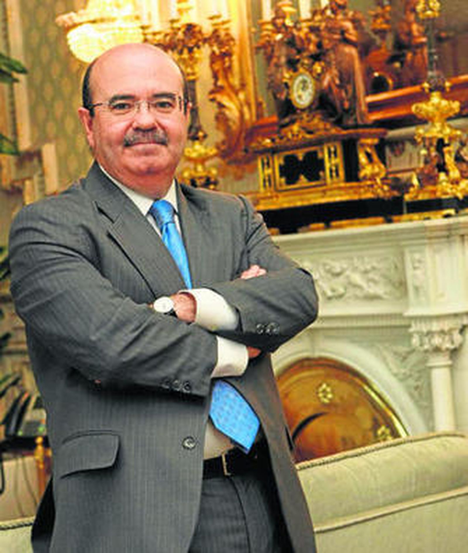 Gaspar Zarrías, en su despacho, durante la entrevista.