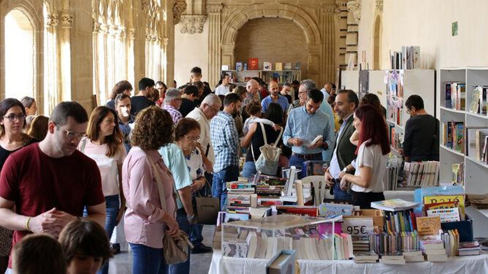 Imagen de archivo de la Feria del Libro de Jerez en una edición anterior. Imagen de archivo de la Feria del Libro de Jerez en una edición anterior.