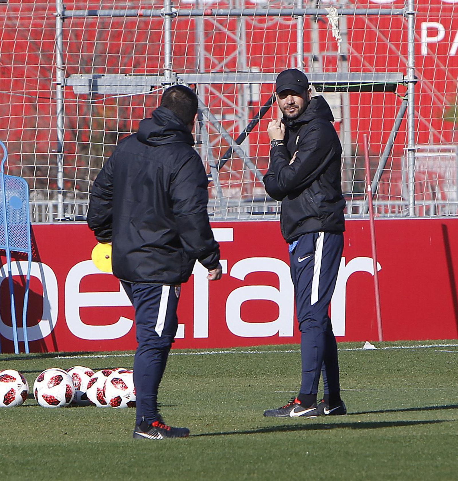 Pablo Machín dialoga con su analista, Carlos Martínez.