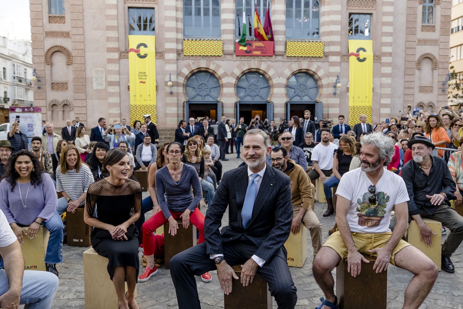 Las imágenes del Rey tocando el cajón en el Congreso de la Lengua de Cádiz