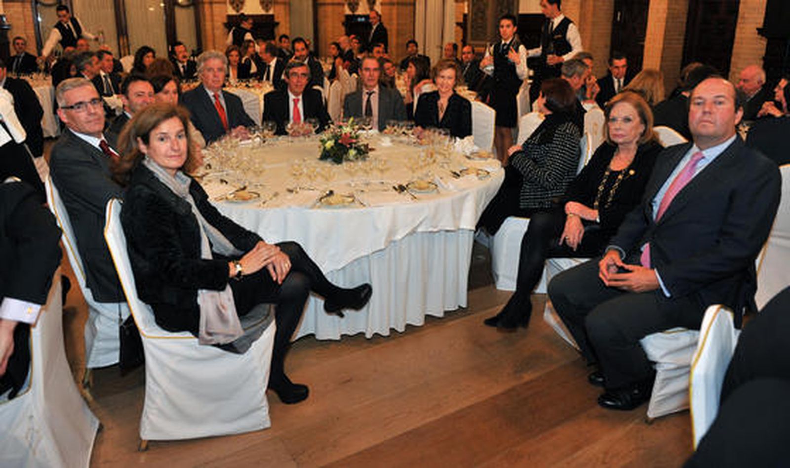 Marta Ybarra, José Manuel García-Quílez, Ricardo Astorga, Fátima Cabrera, Armando Fernández Aramburu, Alfredo Álvarez tello, Manuel Clavero Ternero, Isabel Rodríguez de Quesada, Mercedes Clavero, Amparo Rubiales y Joaquín Gonzalo. / Reportaje gráfico: Antonio Pizarro / Juan Carlos Muñoz / Juan Carlos Vázquez