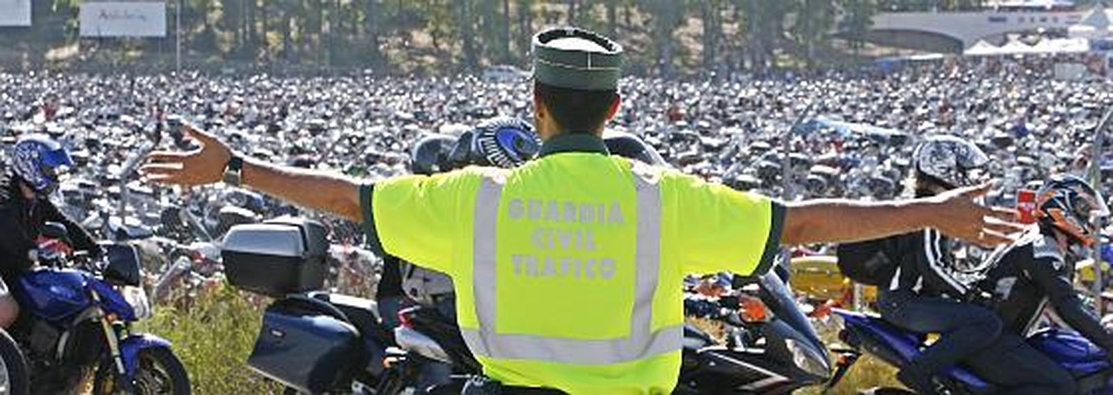 Los moteros inician la ´operación retorno´ tras el Gran Premio de Motociclismo en Jerez. 

Foto: Pascual y Manuel Aranda
