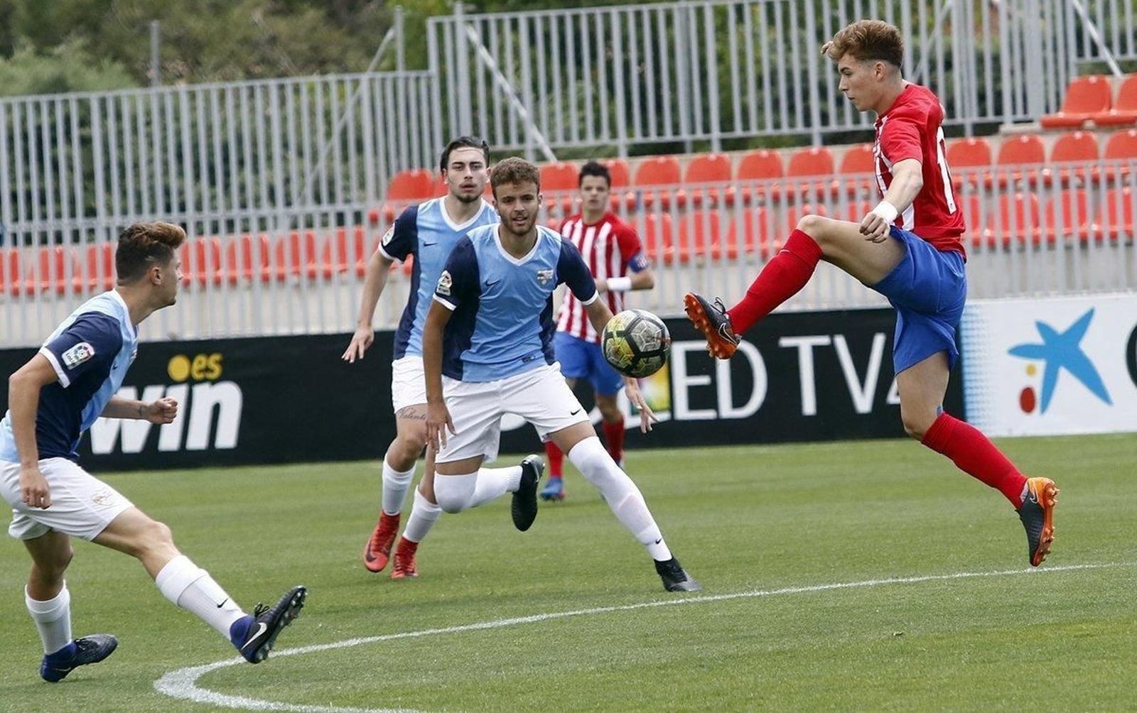 Un instante del Atlético Madrileño-San Félix de ida en Madrid.