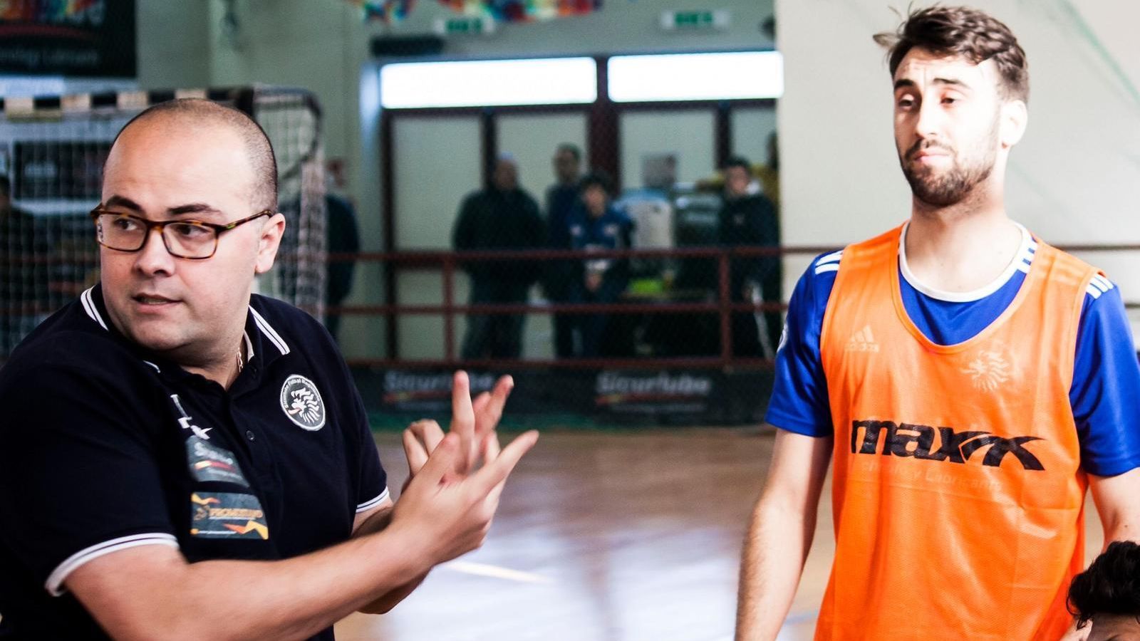 El entrenador isleño Rafa Torrejón, durante un partido.