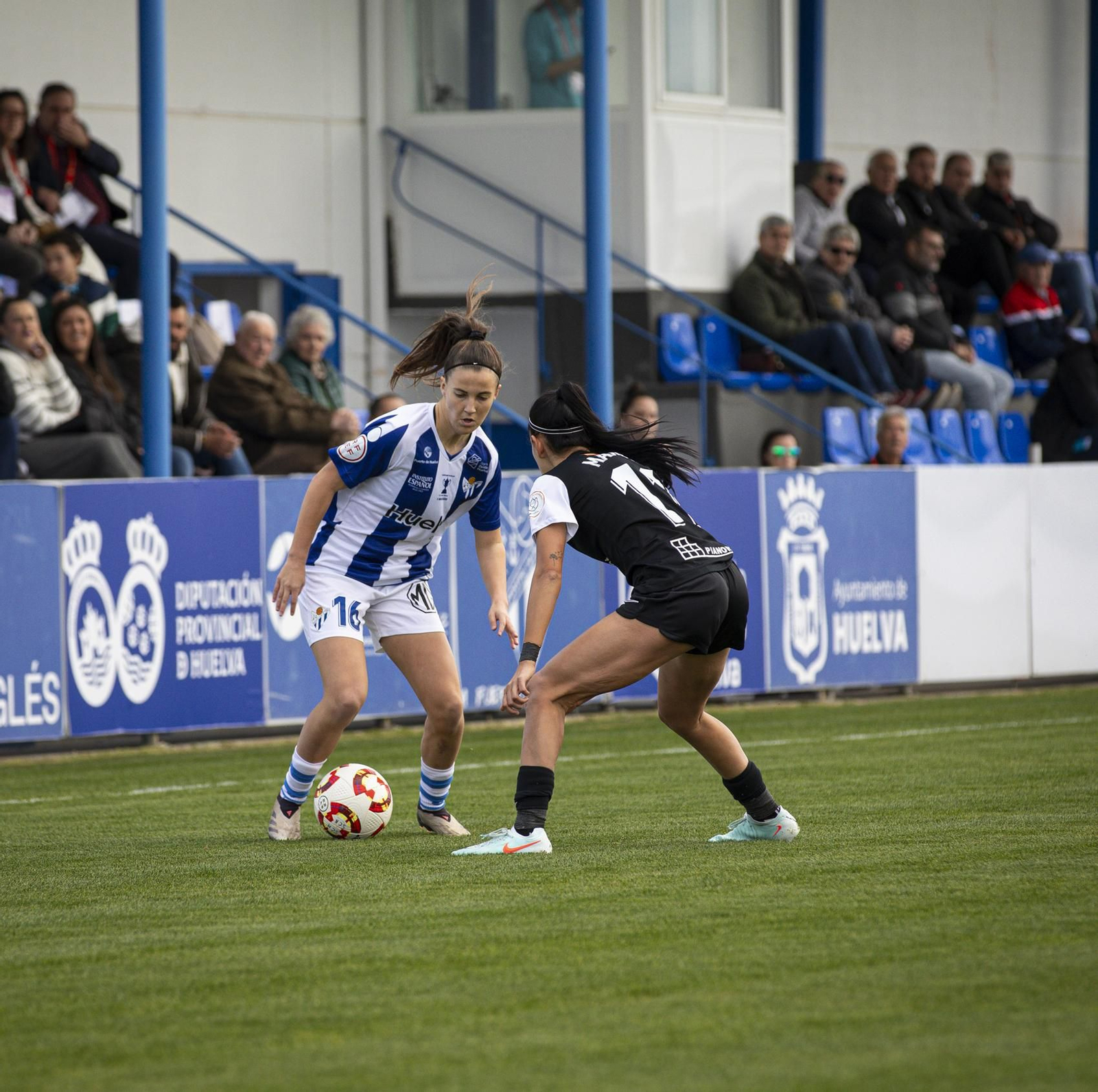 María Carvajal durante un partido con el Sporting.