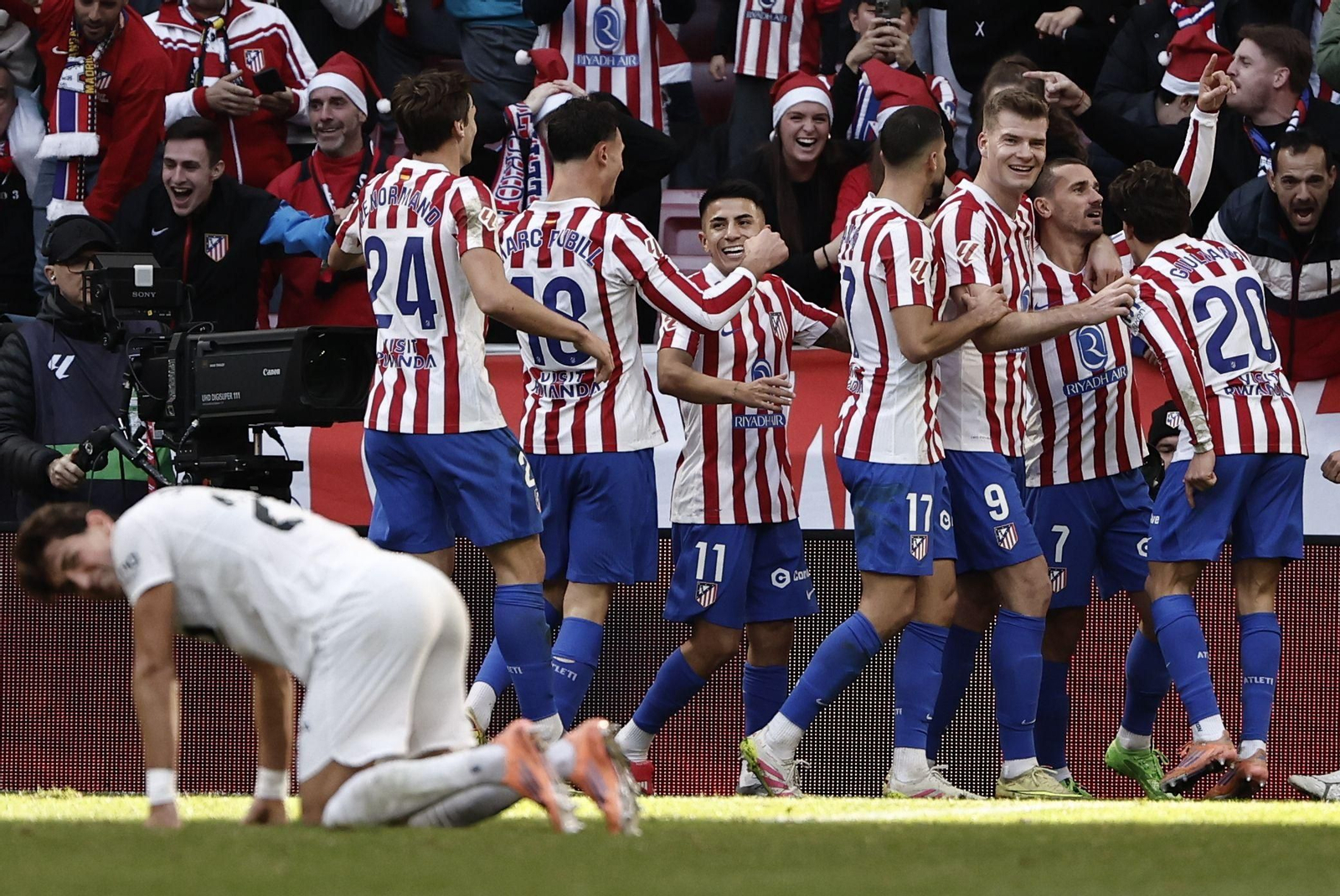 Los jugadores del Atlético de Madrid celebran el tanto de Antoine Griezmann.