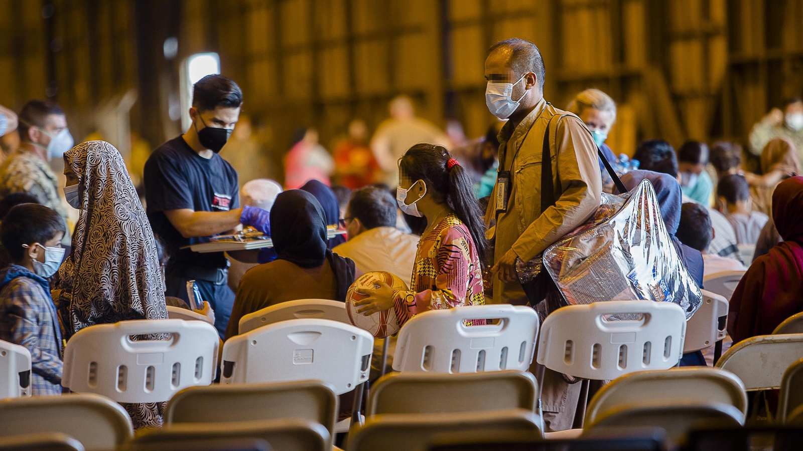 Imágenes de la llegada a Rota de refugiados afganos