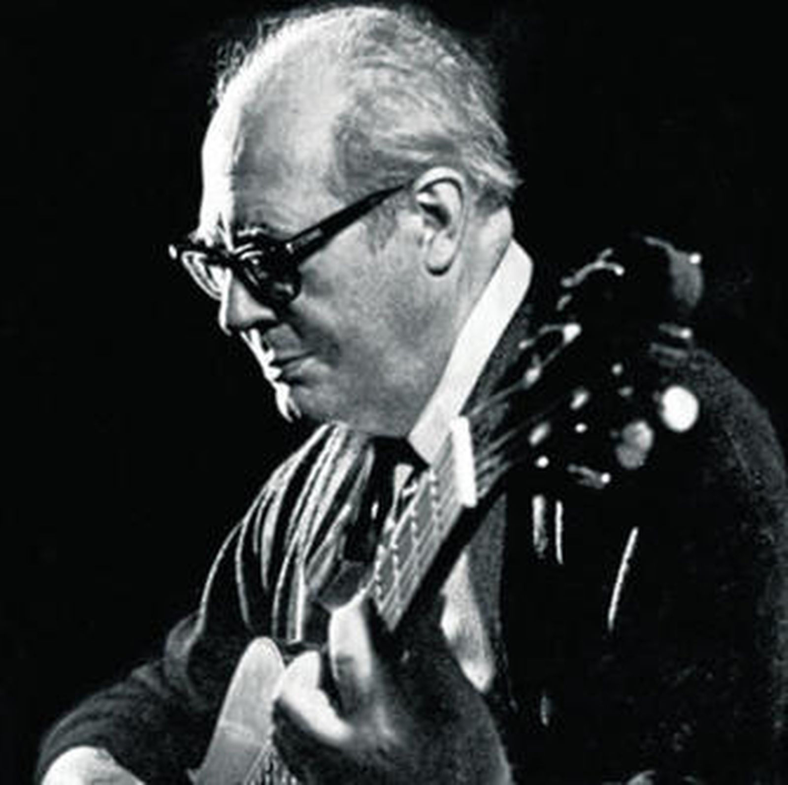 Un castaño de Pórtugos para el guitarrista Andrés Segovia