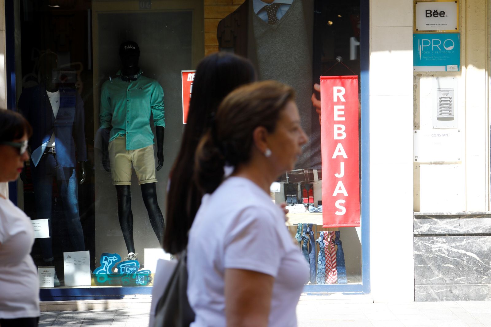 Arrancan las rebajas de verano en Córdoba, en imágenes