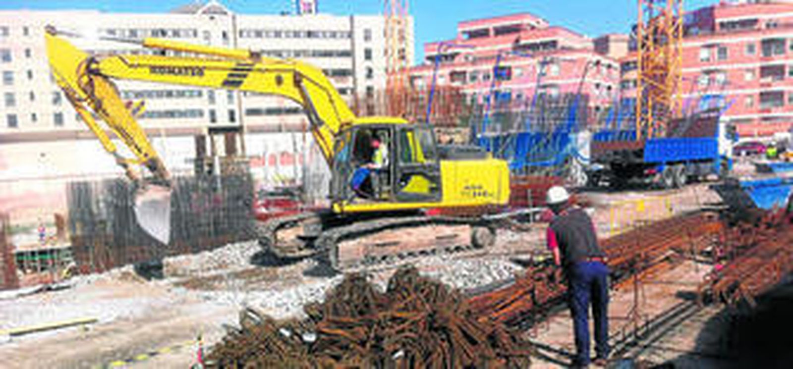 La grúas vuelven a las calles de Granada
