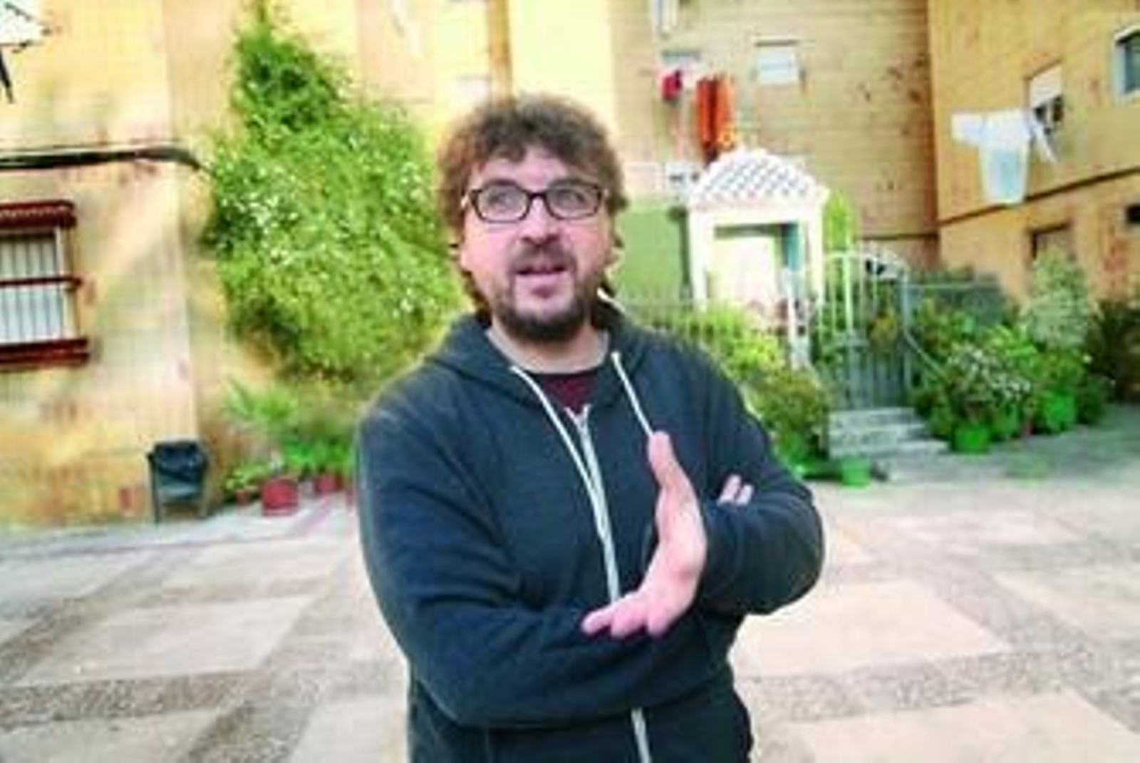 Juan Miguel del Castillo, durante la entrevista realizada en La Granja, en Jerez, donde tuvo lugar la mayor parte de la grabación de 'Techo y comida'. Juan Miguel del Castillo, durante la entrevista realizada en La Granja, en Jerez, donde tuvo lugar la mayor parte de la grabación de 'Techo y comida'.