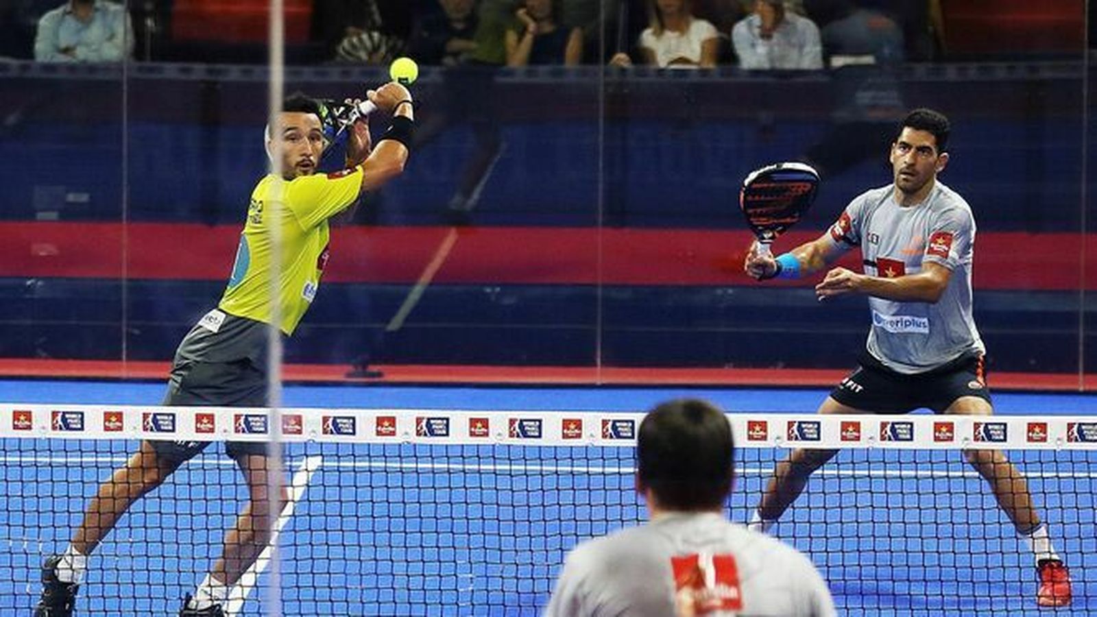 Acción de un partido de la pasada edición del Open Granada del World Pádel Tour