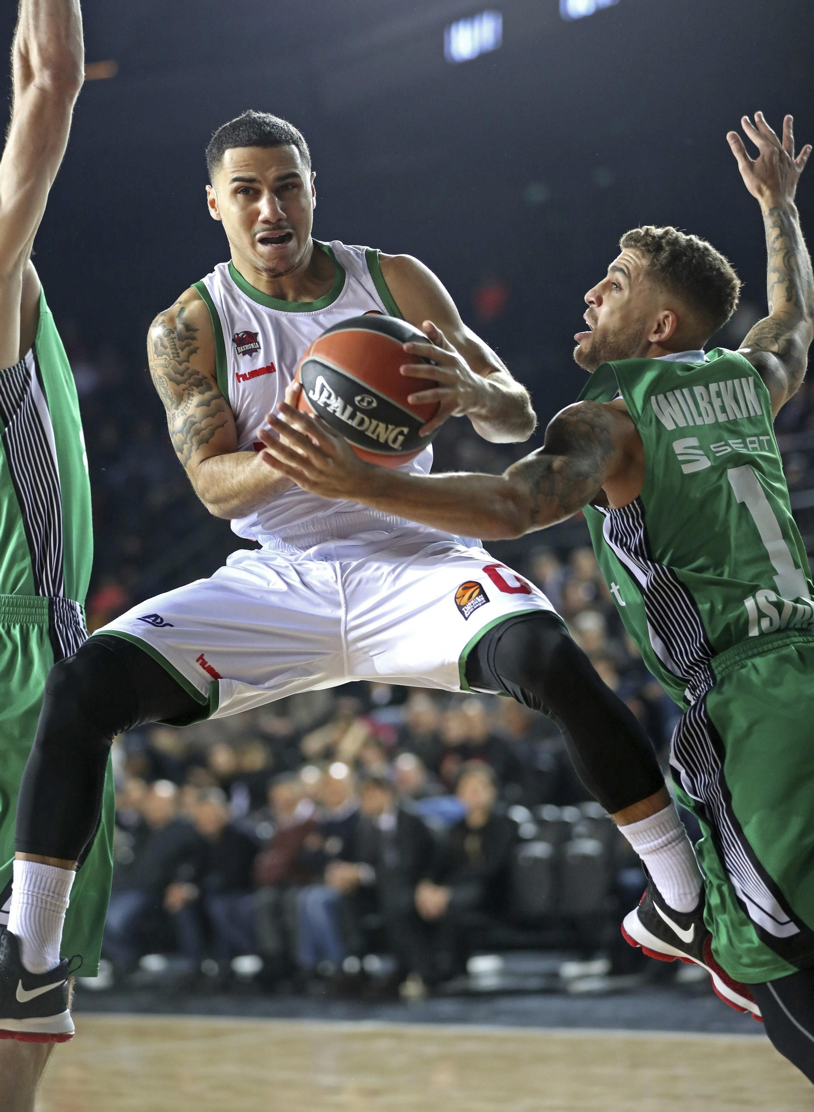 Larkin y Wilbekin, en un Darussafaka-Baskonia.