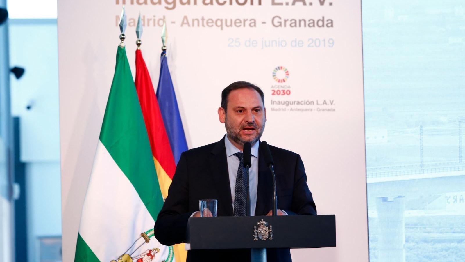 El ministro de Fomento, José Luis Ávalos, destaca el compromiso del Ejecutivo con Granada.