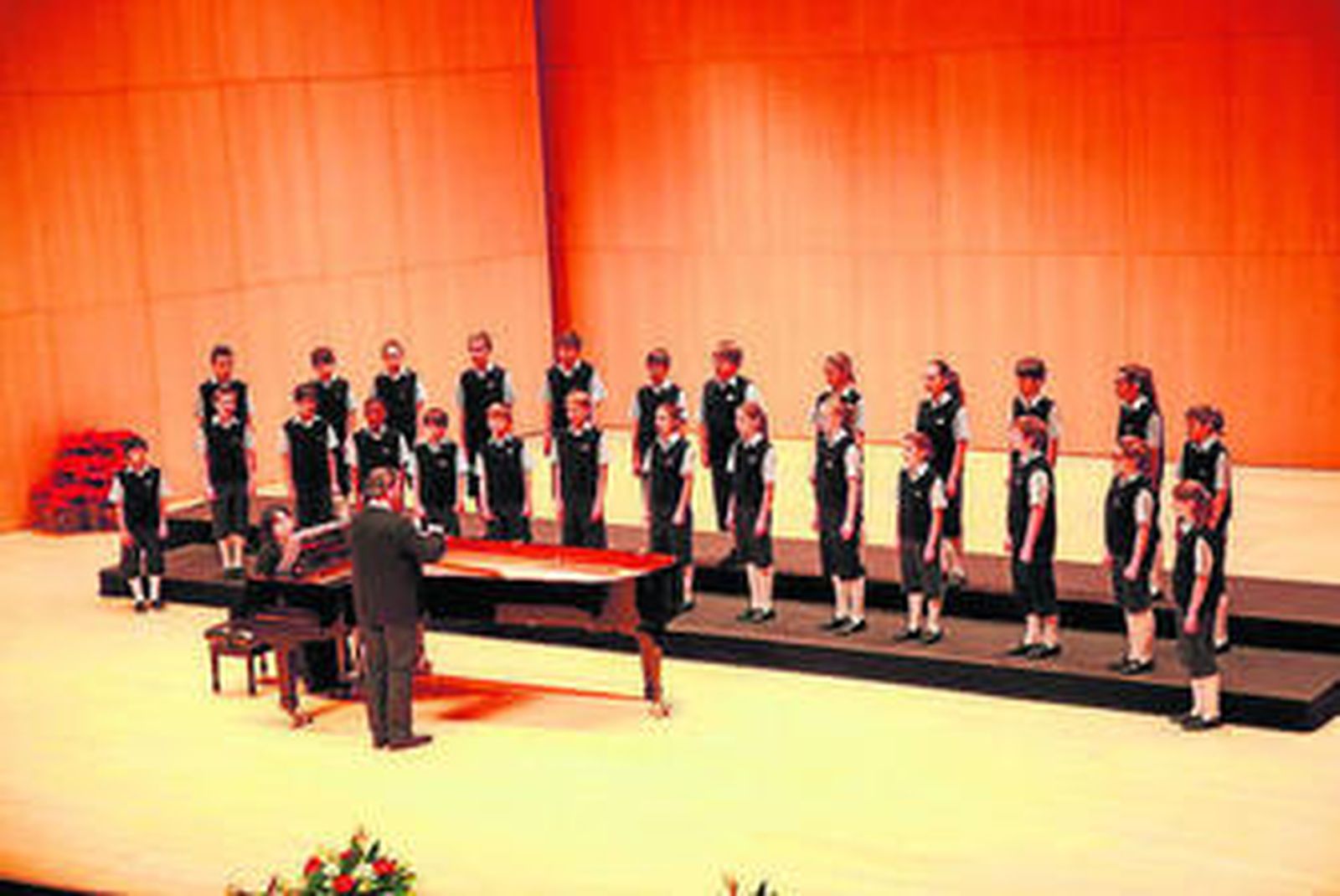 Los Chicos del Coro durante su actuación en Roquetas de Mar.