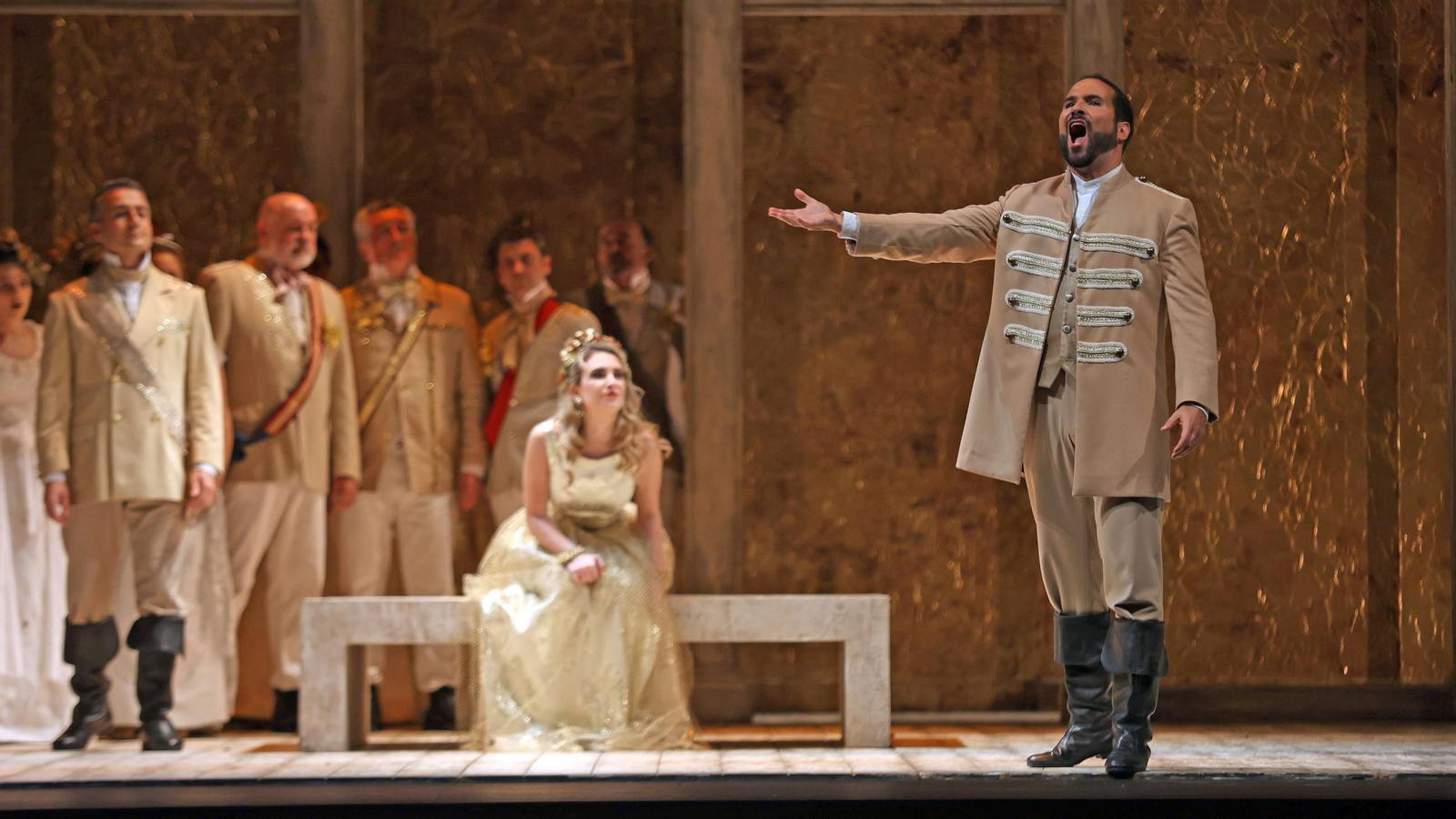 Imágenes de la ópera 'Don Gil de Alcalá' en el Teatro Villamarta de Jerez