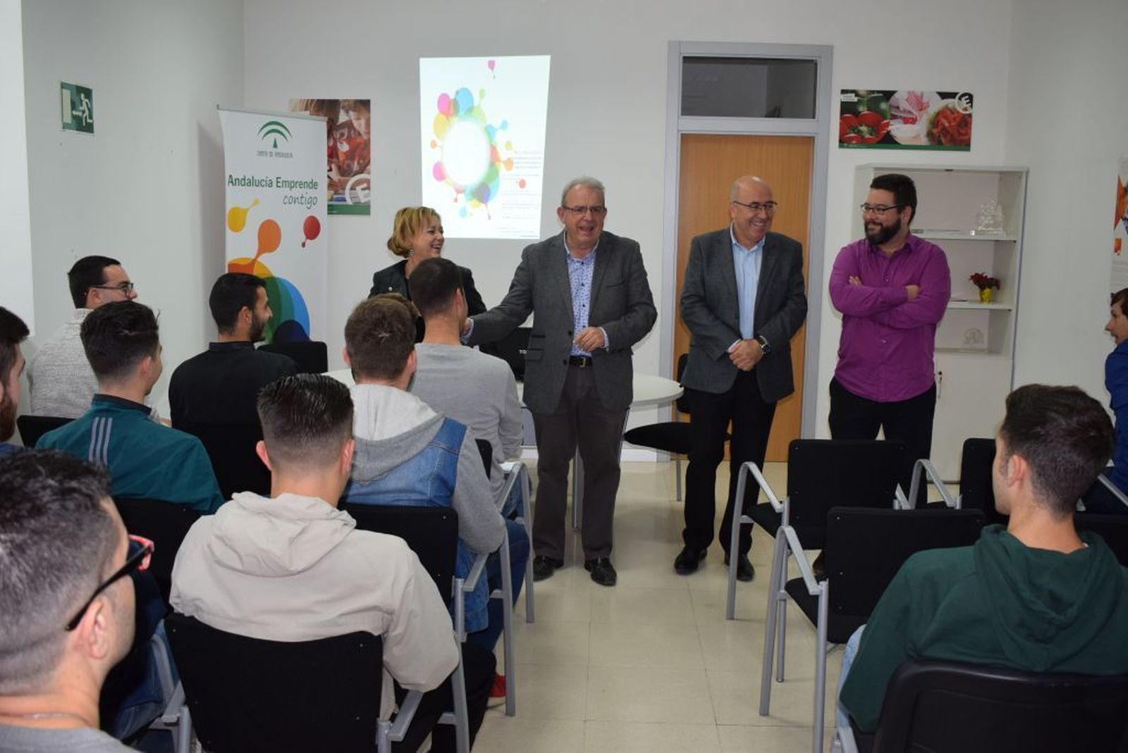 El alcalde Antonio Bonilla y  el director de Andalucía emprende en Almería, Juan José Bonilla, han presidido la apertura.