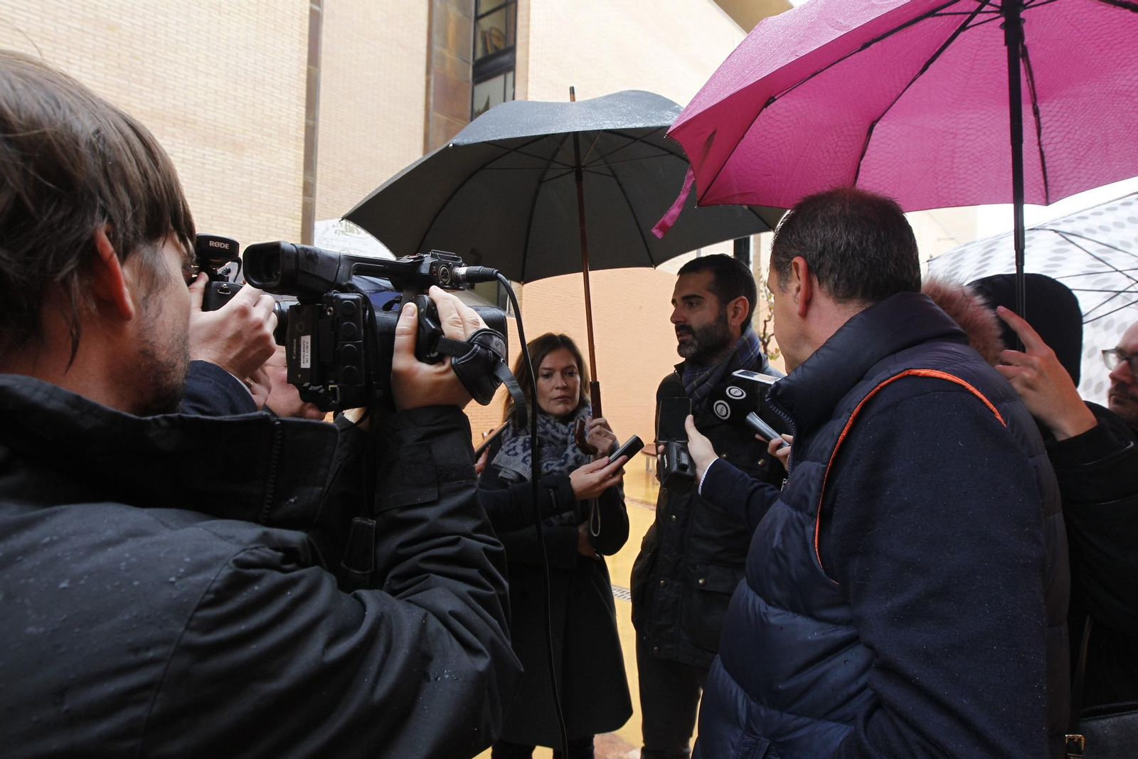 El alcalde, junto a la concejal de Urbanismo, en la inauguración de la calle Guadarrama